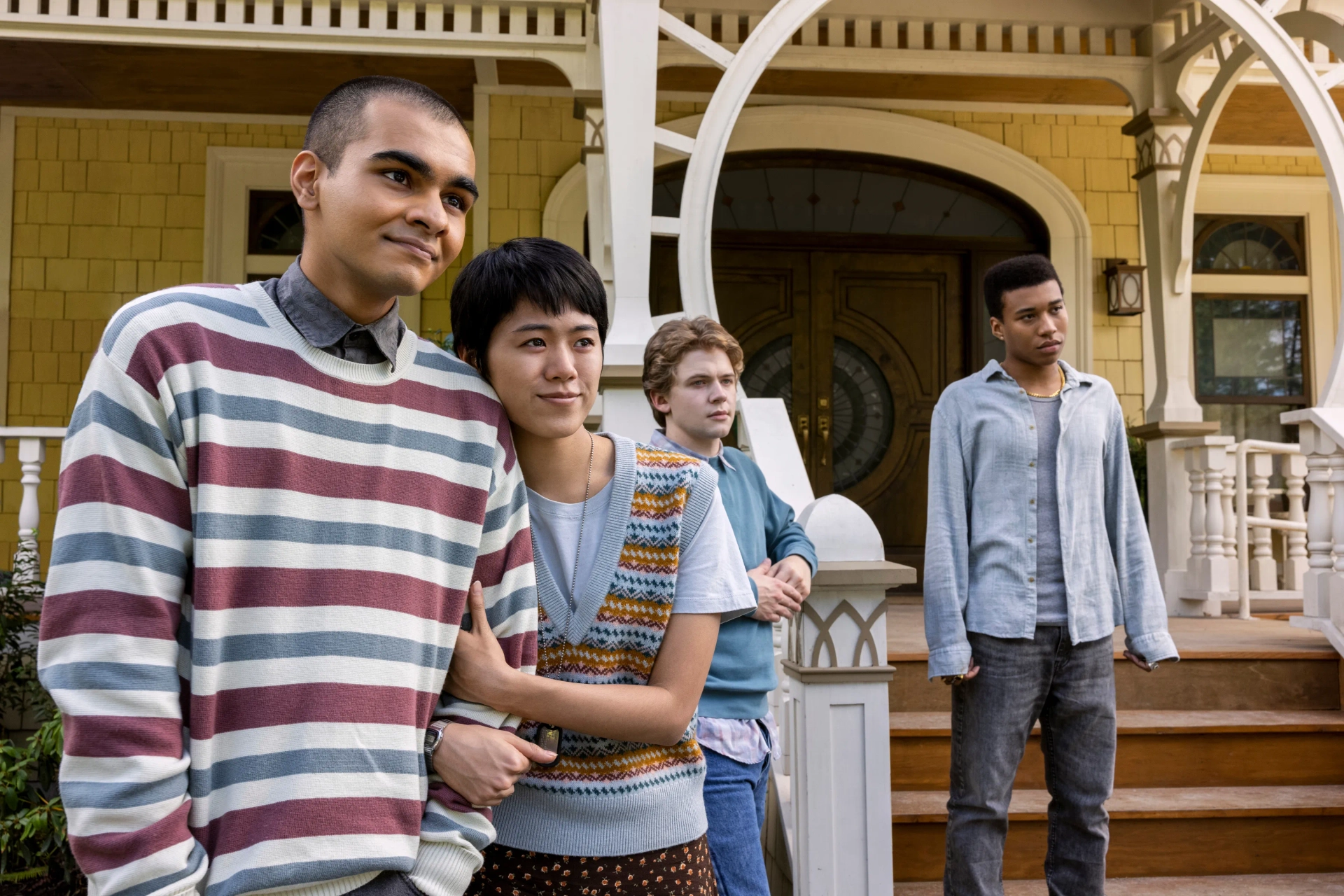 Sauriyan Sapkota, Aya Furukawa, William Chris Sumpter, and Igby Rigney in The Midnight Club (2022)