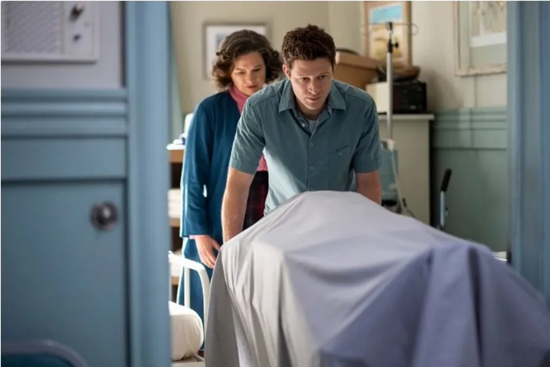 Heather Langenkamp and Zach Gilford in The Midnight Club (2022)