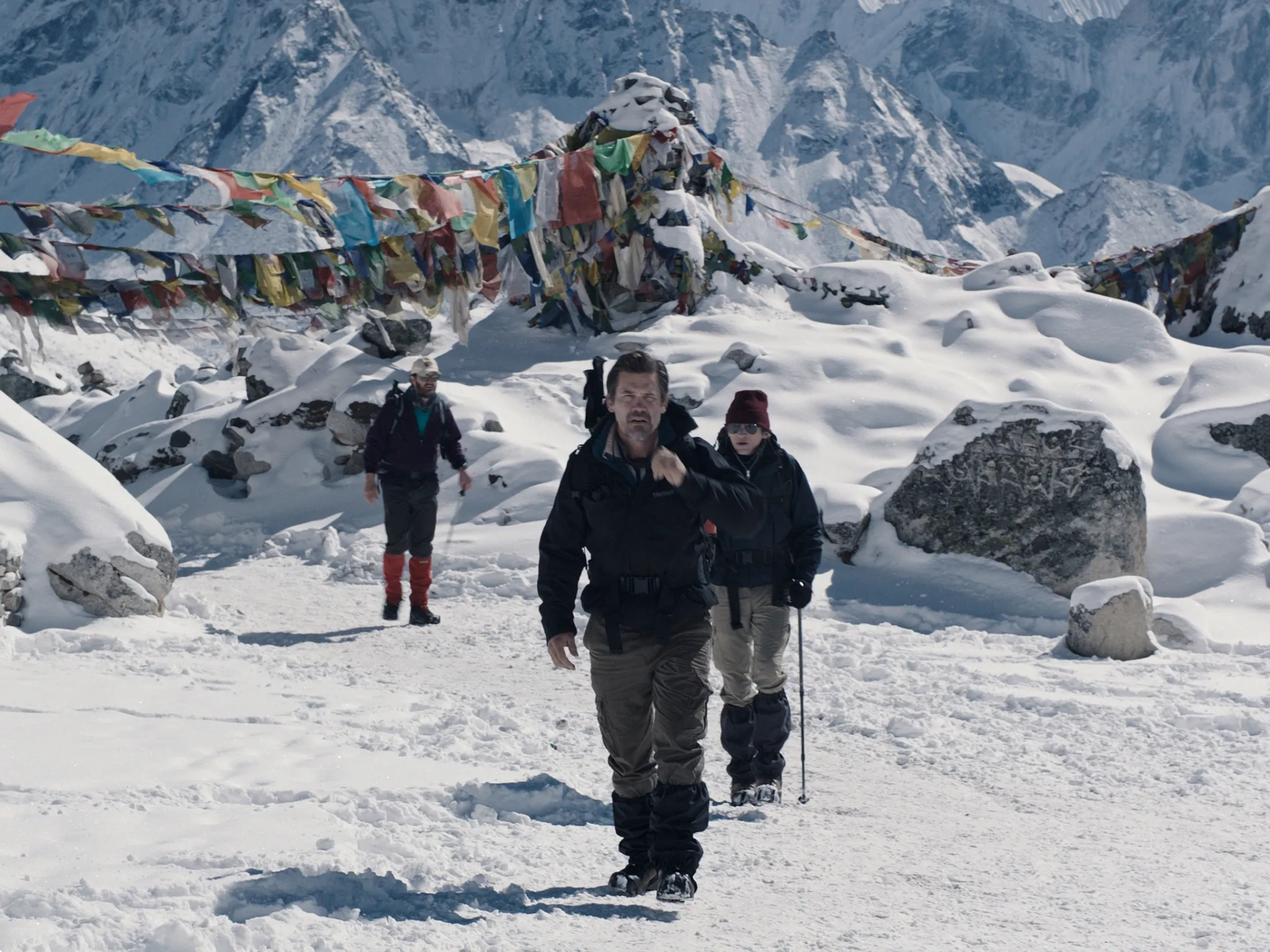 Josh Brolin and John Hawkes in Everest (2015)