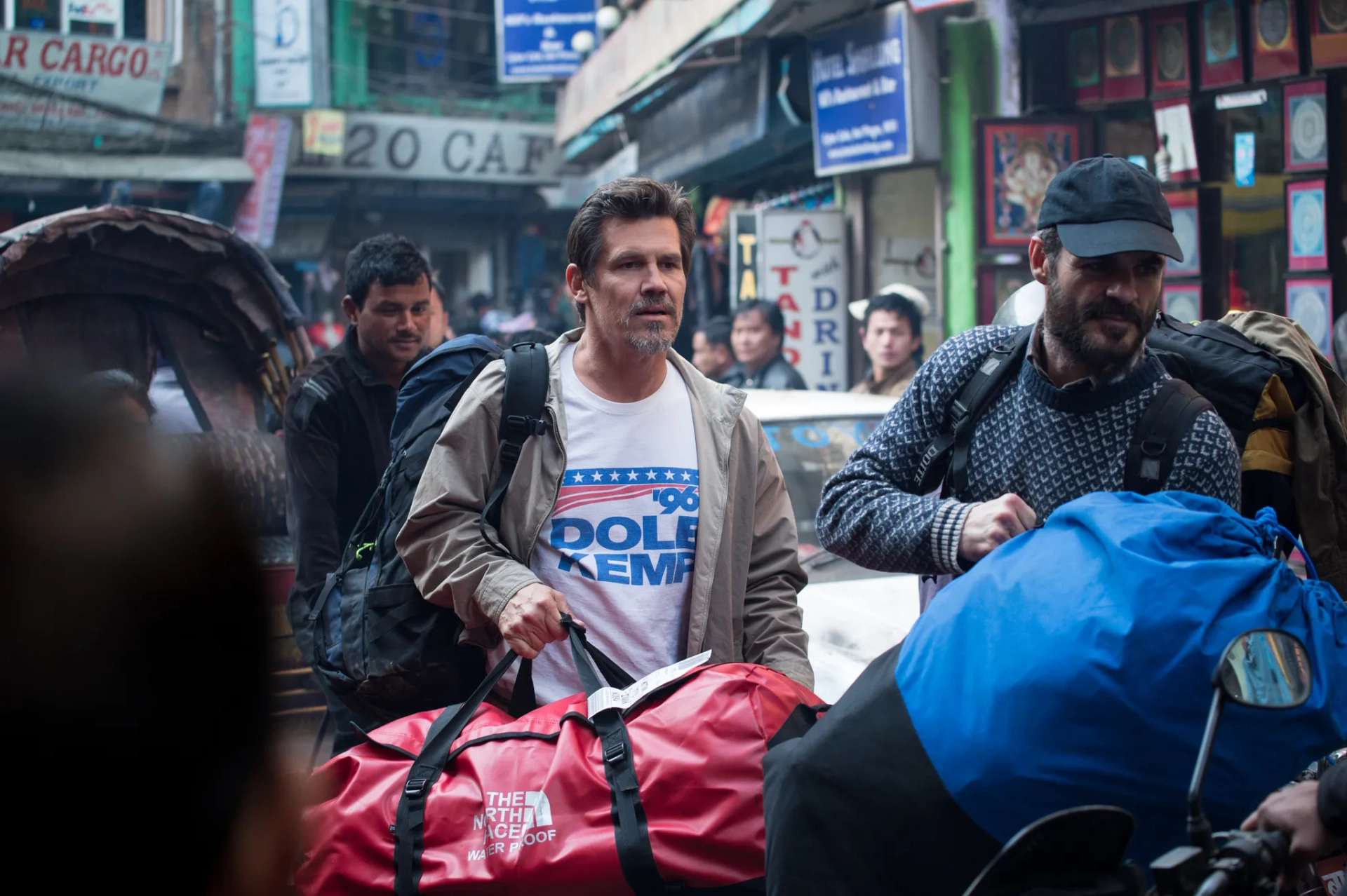 Josh Brolin and Michael Kelly in Everest (2015)