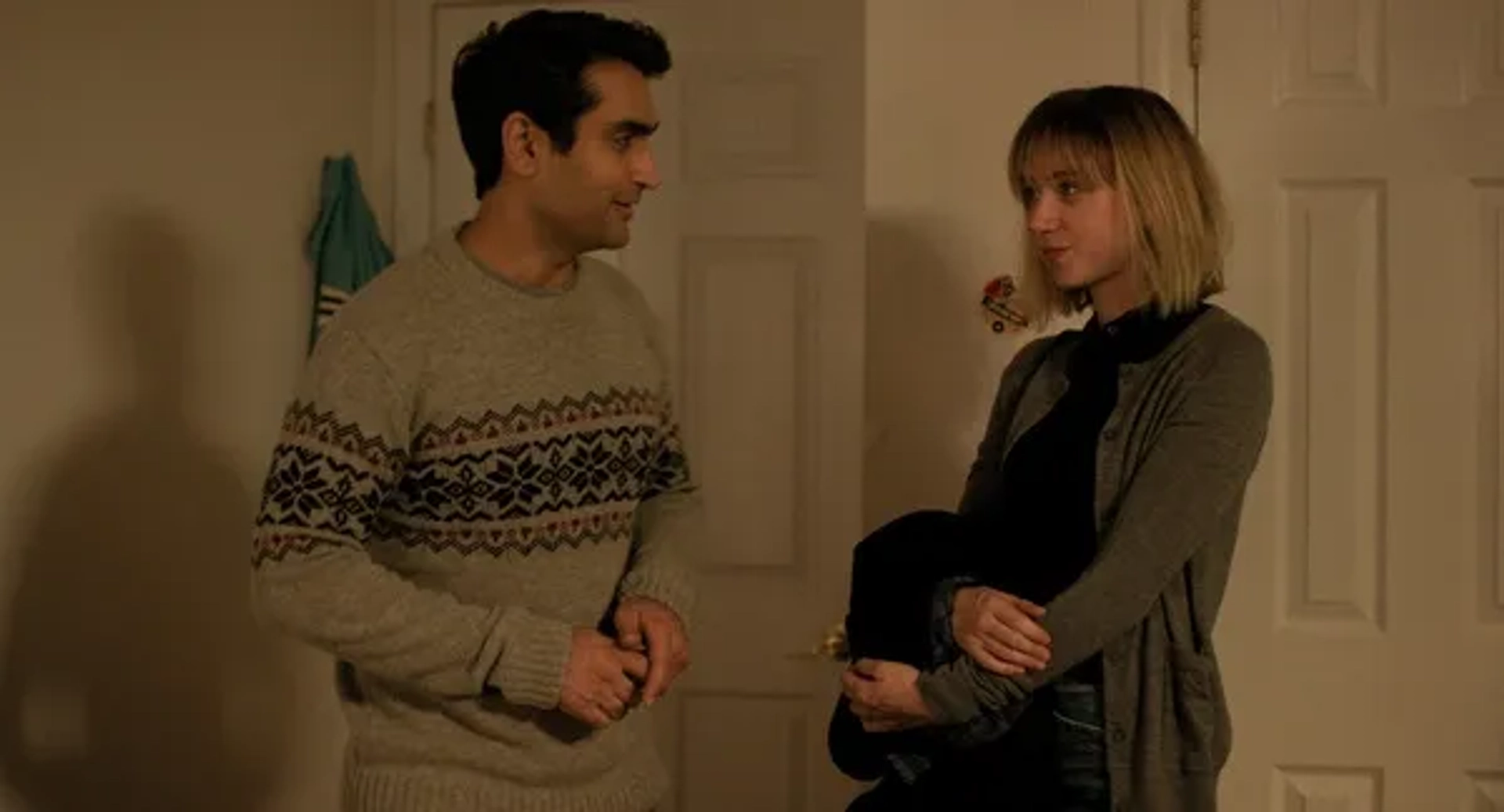 Zoe Kazan and Kumail Nanjiani in The Big Sick (2017)