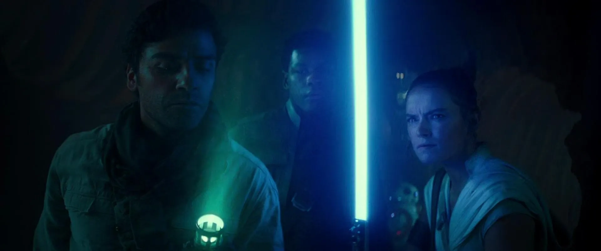 Oscar Isaac, John Boyega, and Daisy Ridley in Star Wars: Episode IX - The Rise of Skywalker (2019)