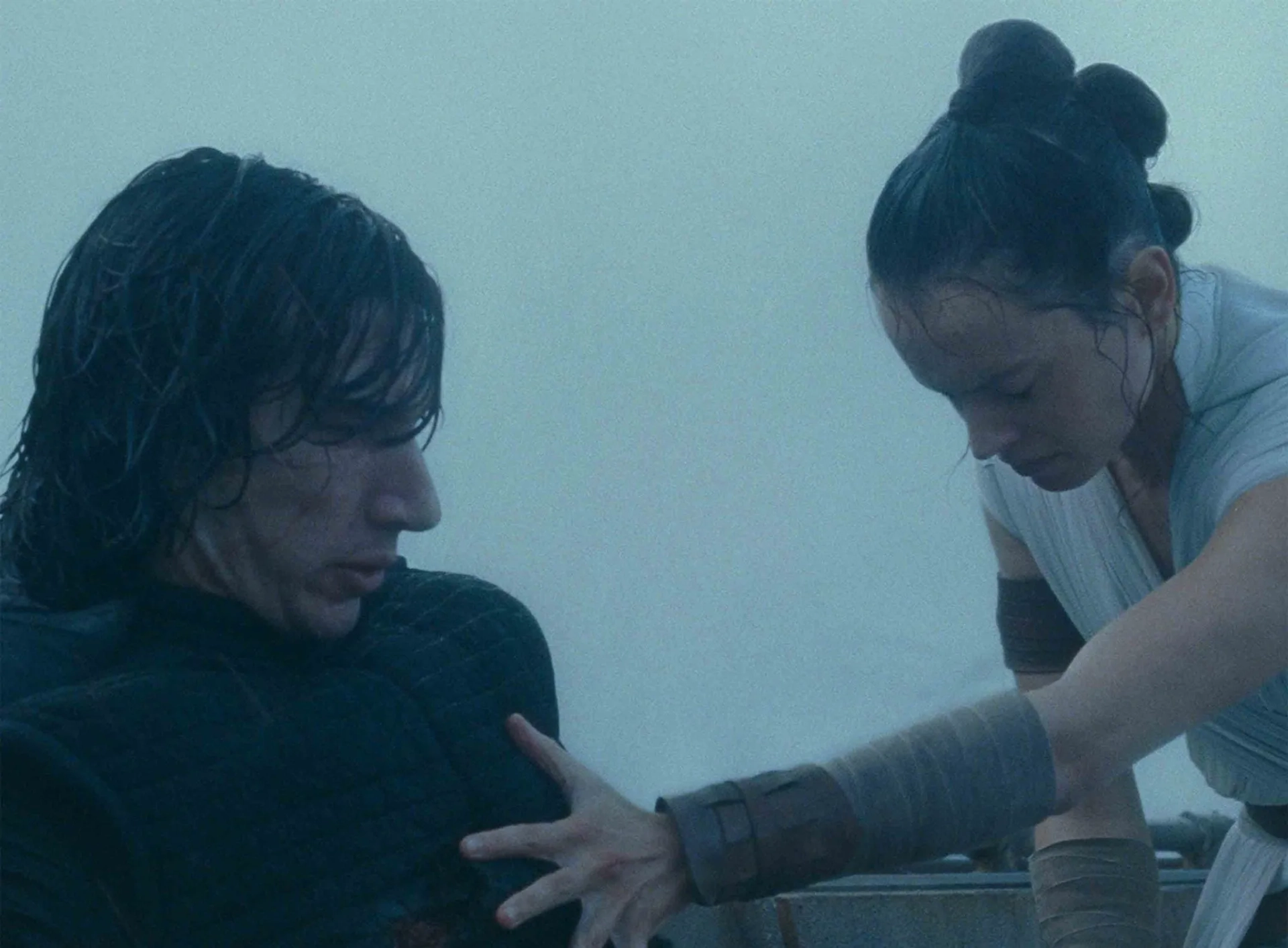 Adam Driver and Daisy Ridley in Star Wars: Episode IX - The Rise of Skywalker (2019)