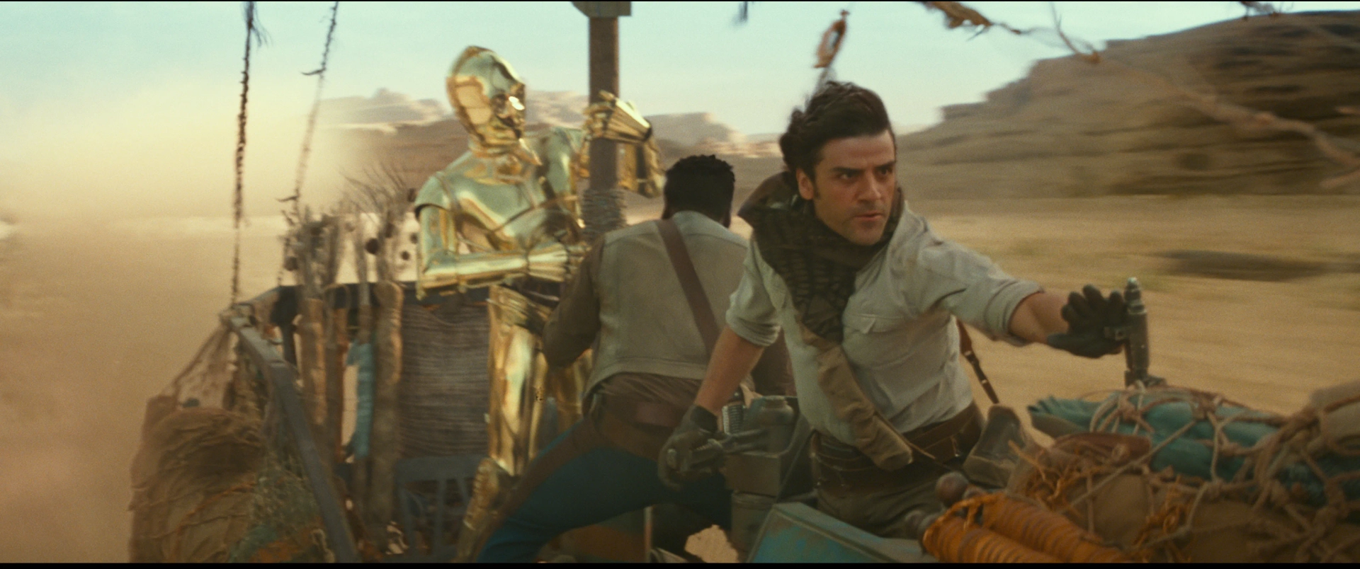 Anthony Daniels, Oscar Isaac, and John Boyega in Star Wars: Episode IX - The Rise of Skywalker (2019)