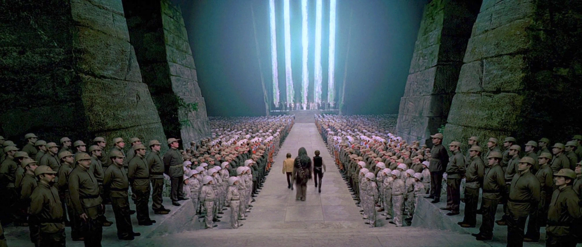 Harrison Ford, Anthony Daniels, Carrie Fisher, Mark Hamill, Peter Mayhew, Alex McCrindle, Nick Joseph, Derek Lyons, and John William Ault in Star Wars: Episode IV - A New Hope (1977)