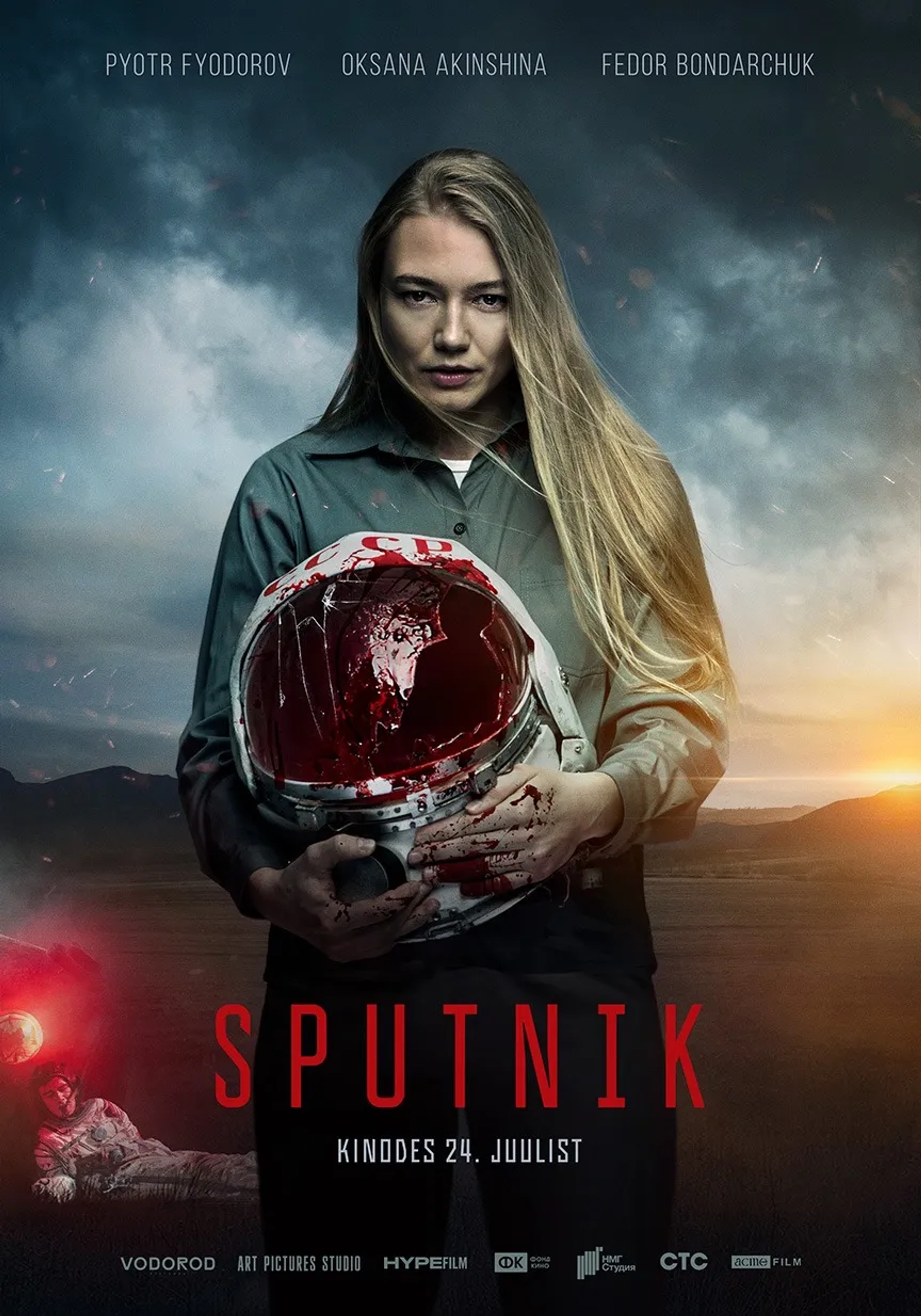 Oksana Akinshina and Pyotr Fyodorov in Sputnik (2020)