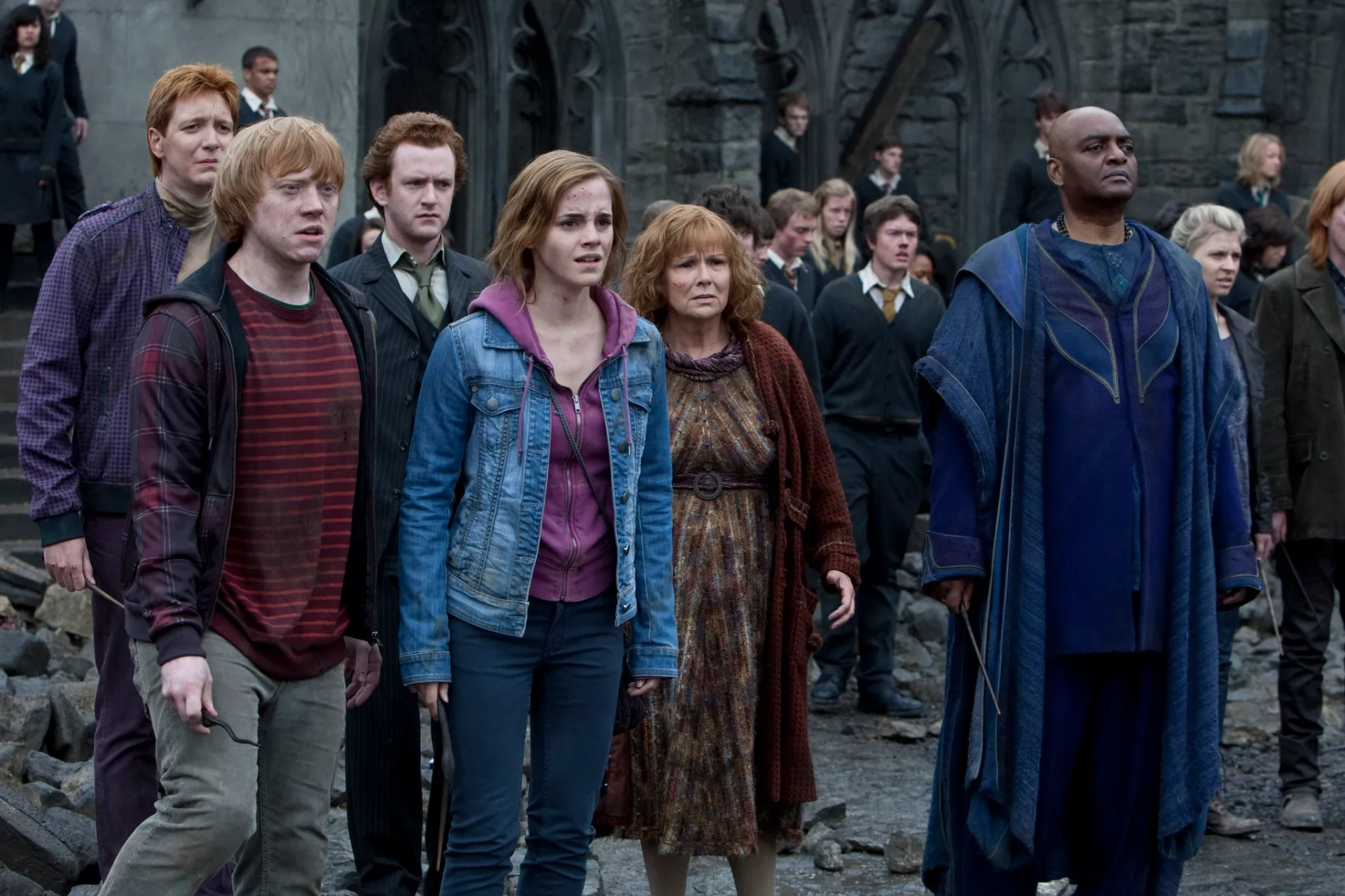 Rupert Grint, George Harris, Chris Rankin, Julie Walters, Emma Watson, Oliver Phelps, Clémence Poésy, and Domhnall Gleeson in Harry Potter and the Deathly Hallows: Part 2 (2011)