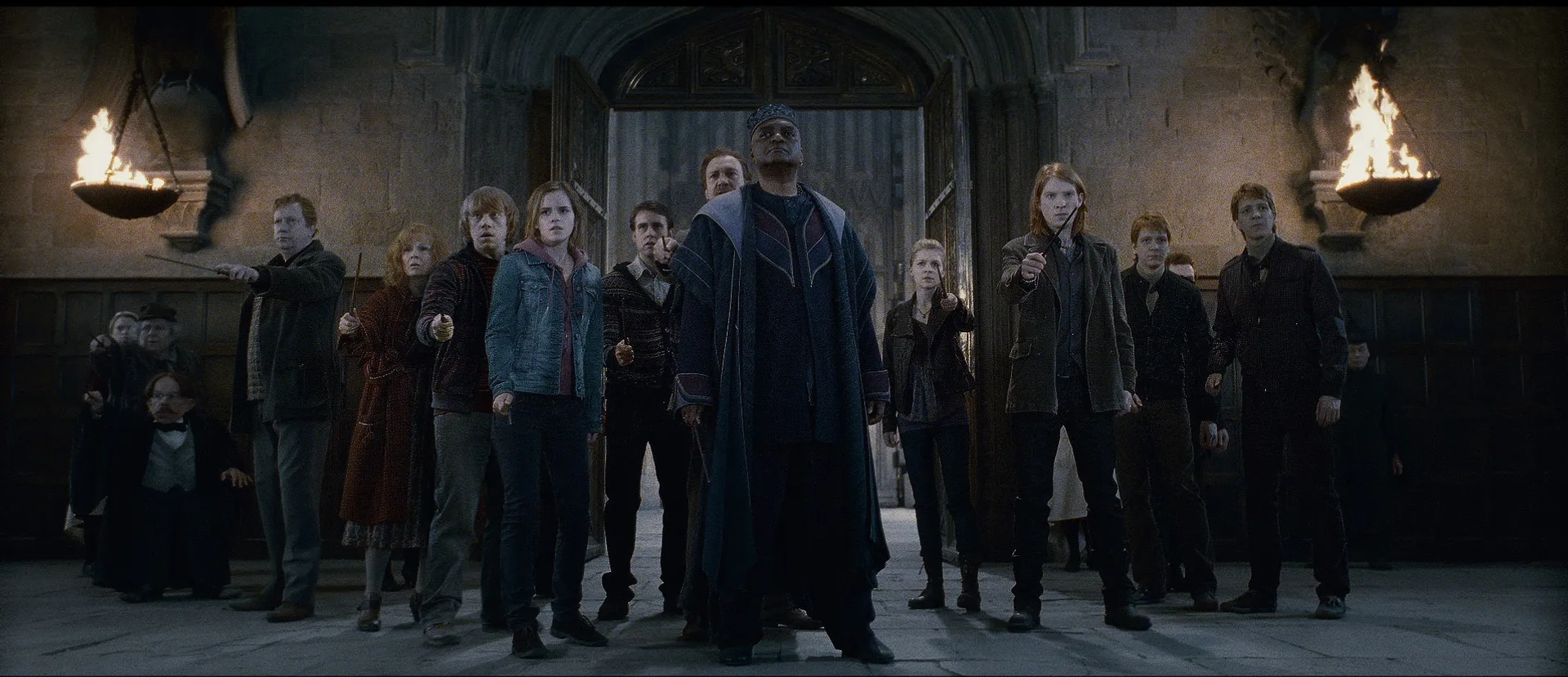 David Thewlis, Warwick Davis, Rupert Grint, George Harris, Matthew Lewis, Miriam Margolyes, Julie Walters, Emma Watson, Mark Williams, James Phelps, Oliver Phelps, Clémence Poésy, Domhnall Gleeson, and Rebecca Harrison in Harry Potter and the Deathly Hallows: Part 2 (2011)