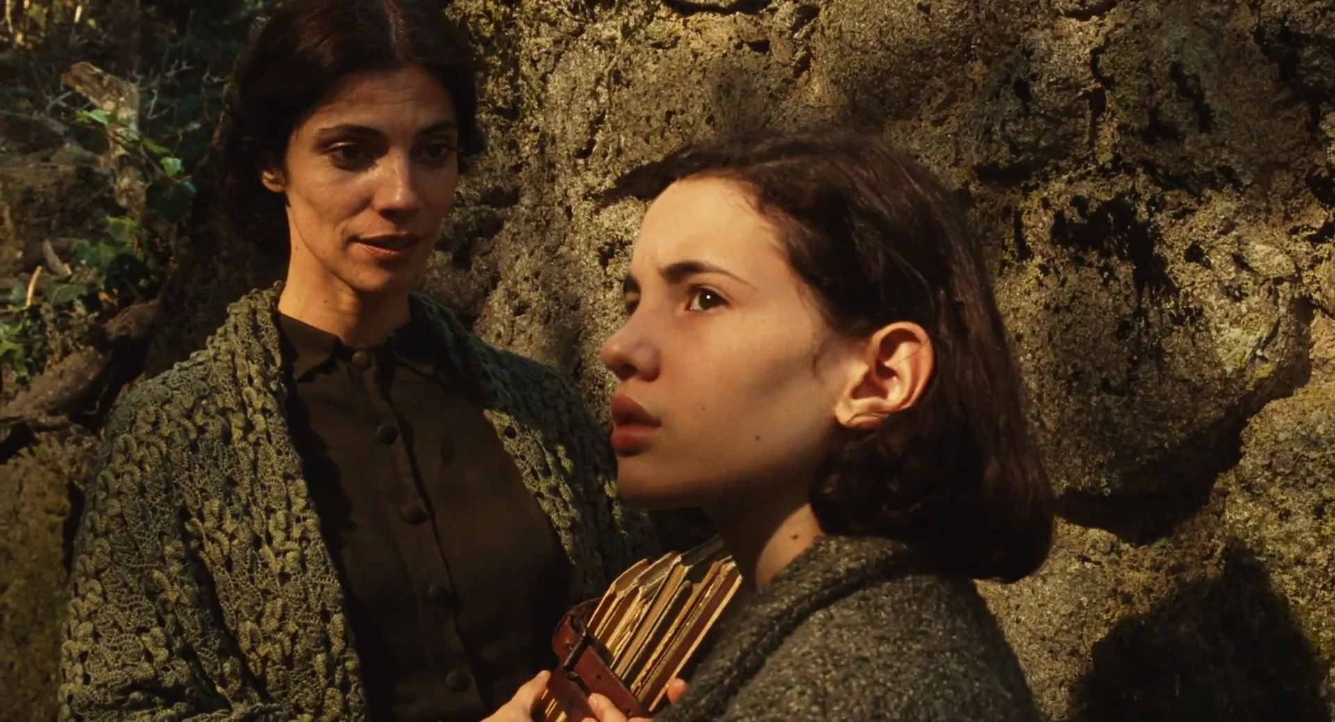 Maribel Verdú and Ivana Baquero in Pan's Labyrinth (2006)