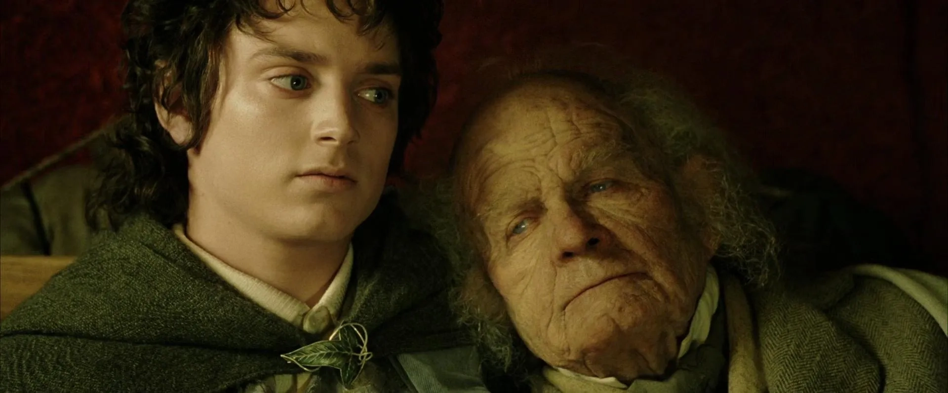 Ian Holm and Elijah Wood in The Lord of the Rings: The Return of the King (2003)