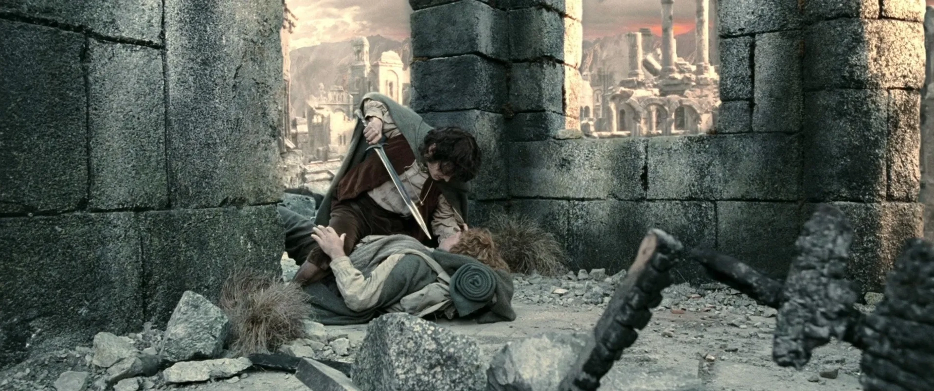 Sean Astin and Elijah Wood in The Lord of the Rings: The Two Towers (2002)