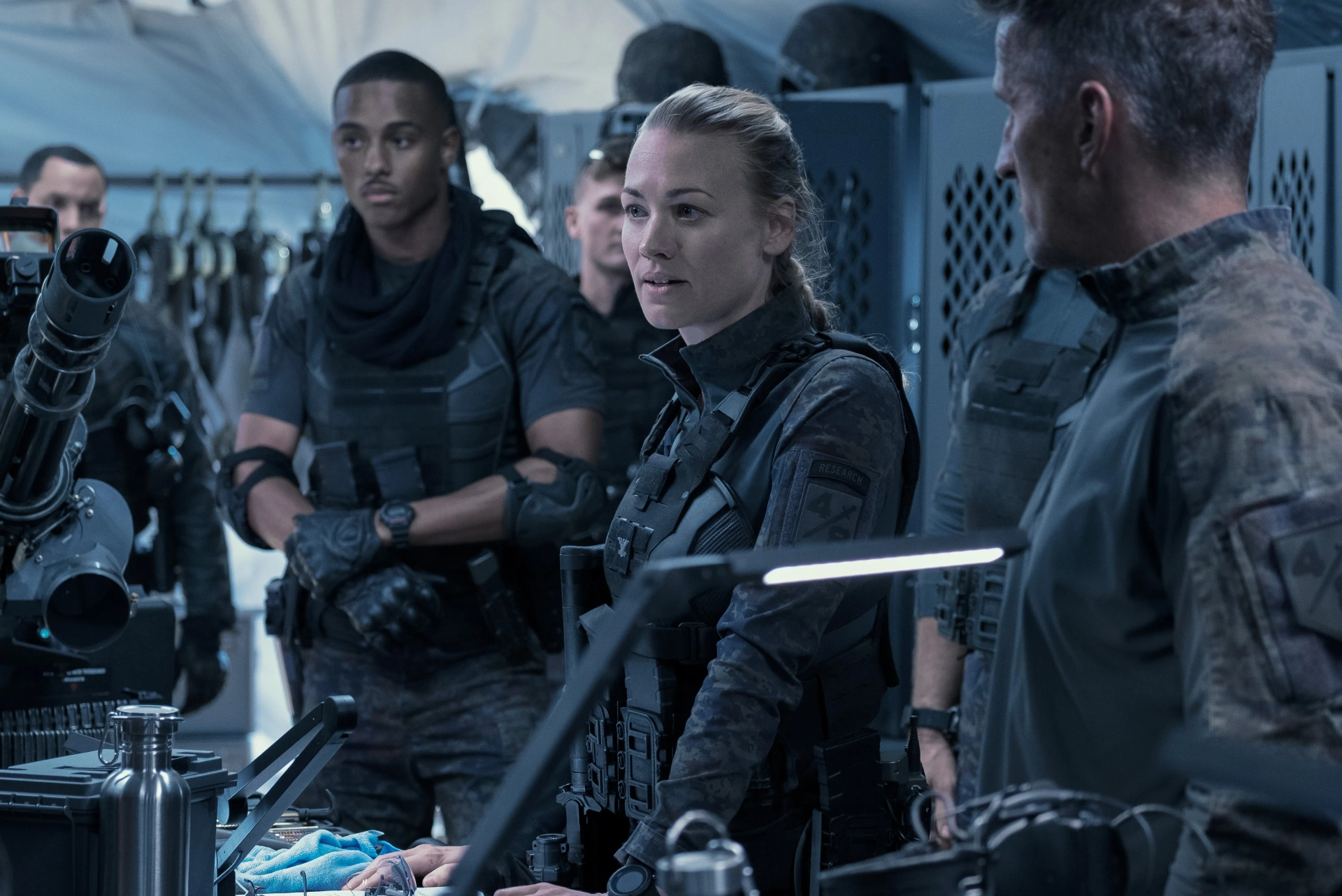 Yvonne Strahovski and Keith Powers in The Tomorrow War (2021)