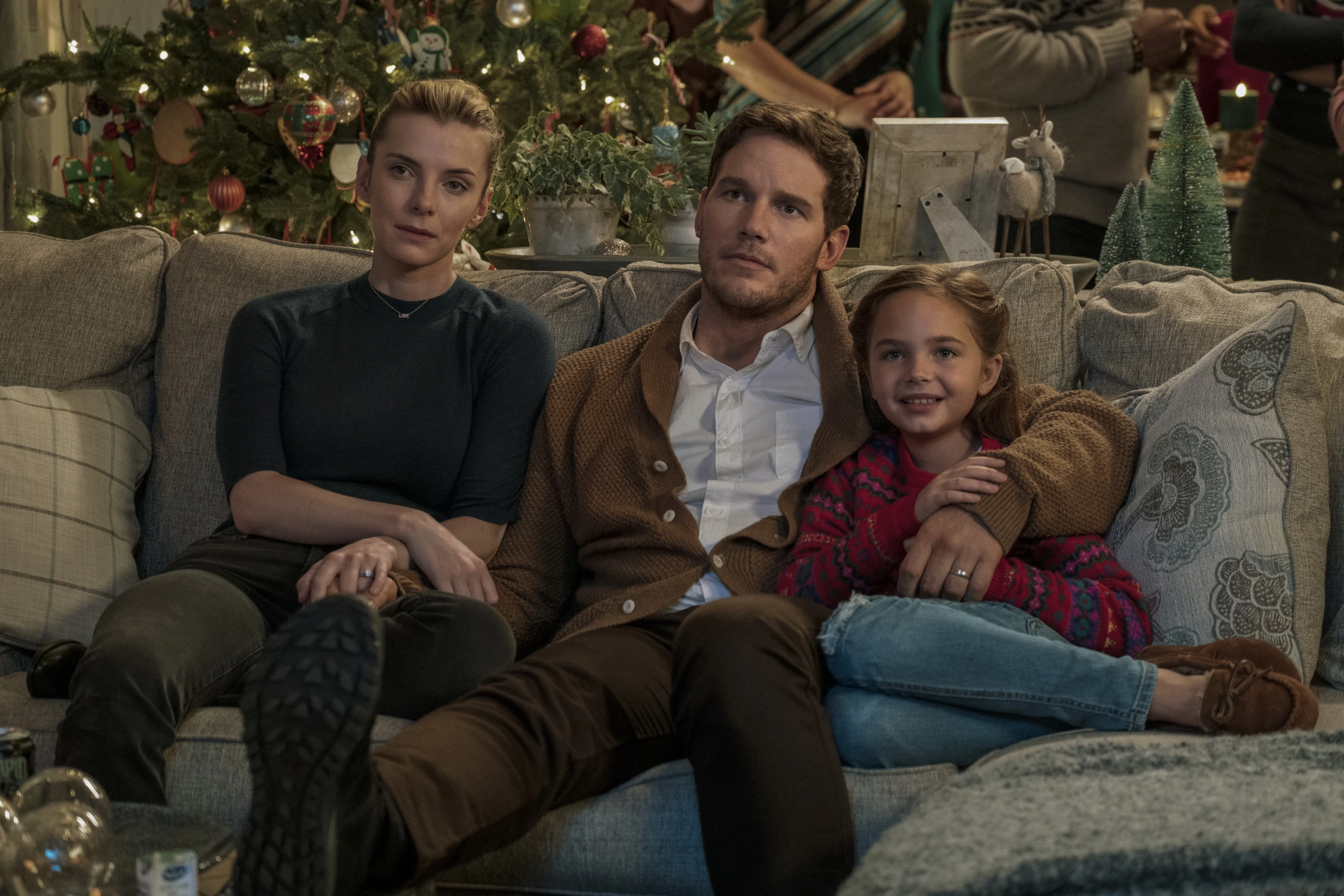 Chris Pratt, Betty Gilpin, and Ryan Kiera Armstrong in The Tomorrow War (2021)