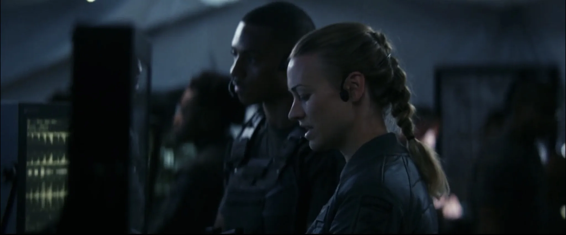 Yvonne Strahovski and Keith Powers in The Tomorrow War (2021)