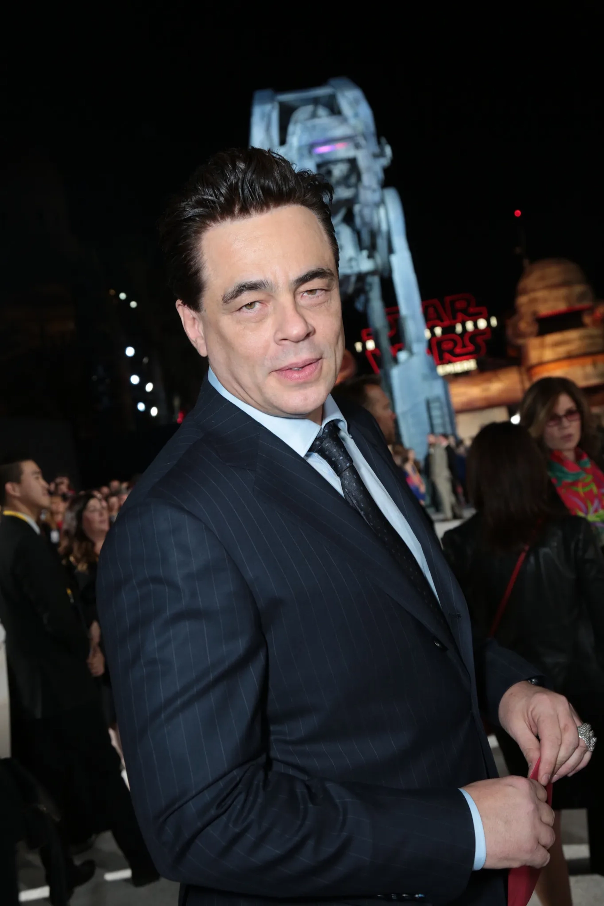 Benicio Del Toro at an event for Star Wars: Episode VIII - The Last Jedi (2017)