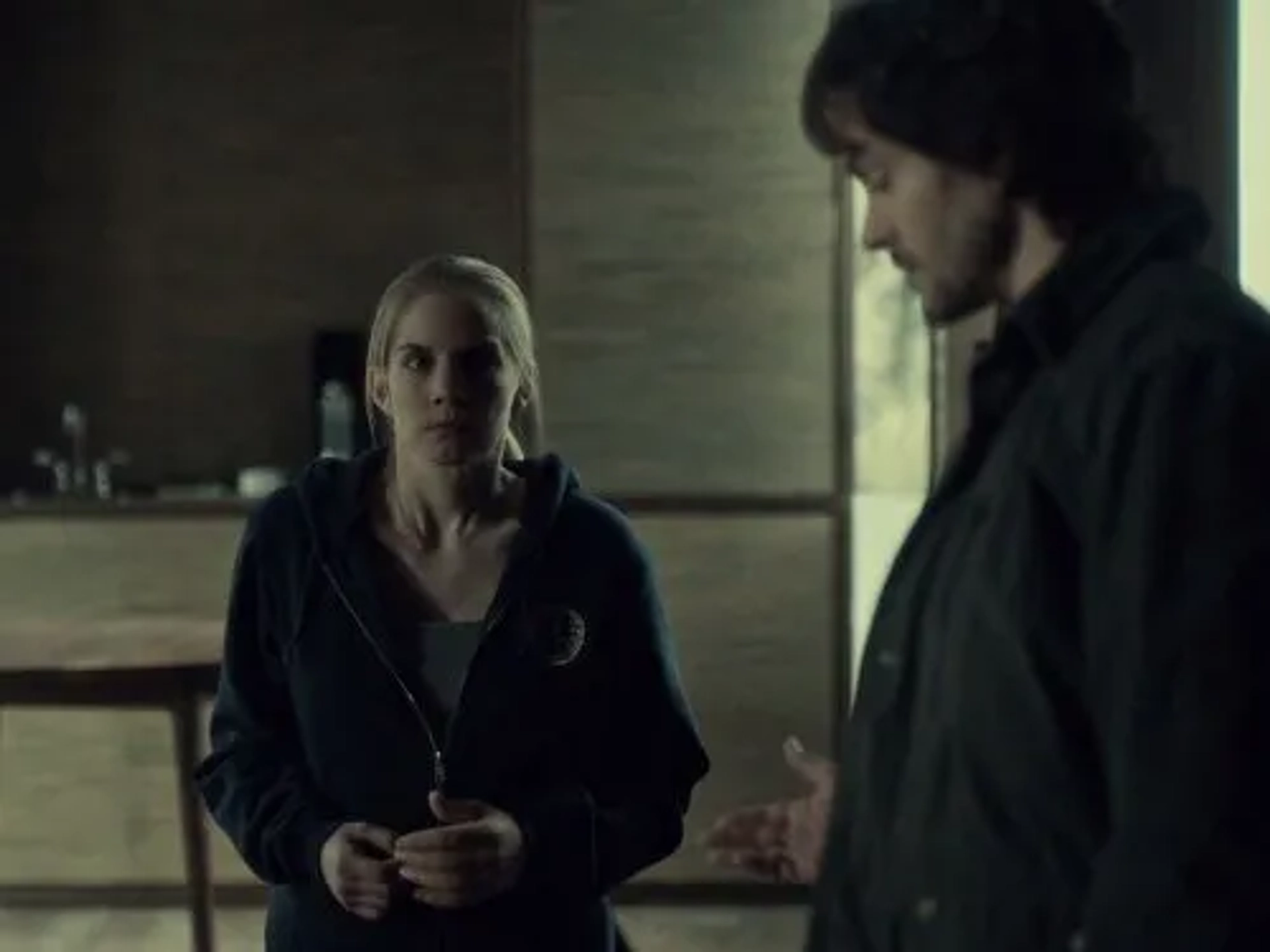 Anna Chlumsky and Hugh Dancy in Hannibal (2013)