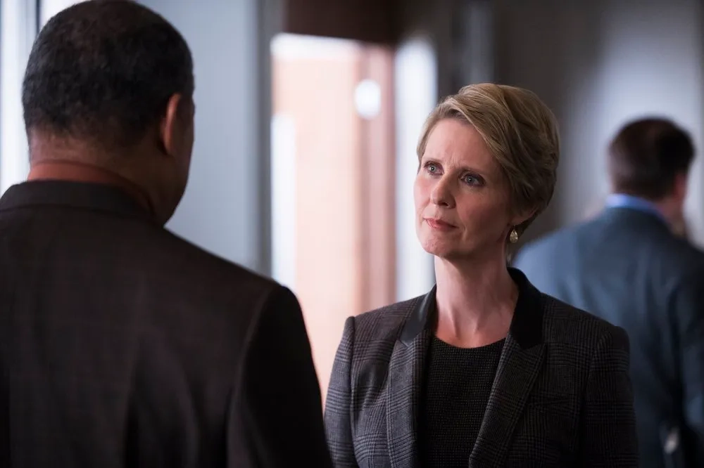 Laurence Fishburne and Cynthia Nixon in Hannibal (2013)