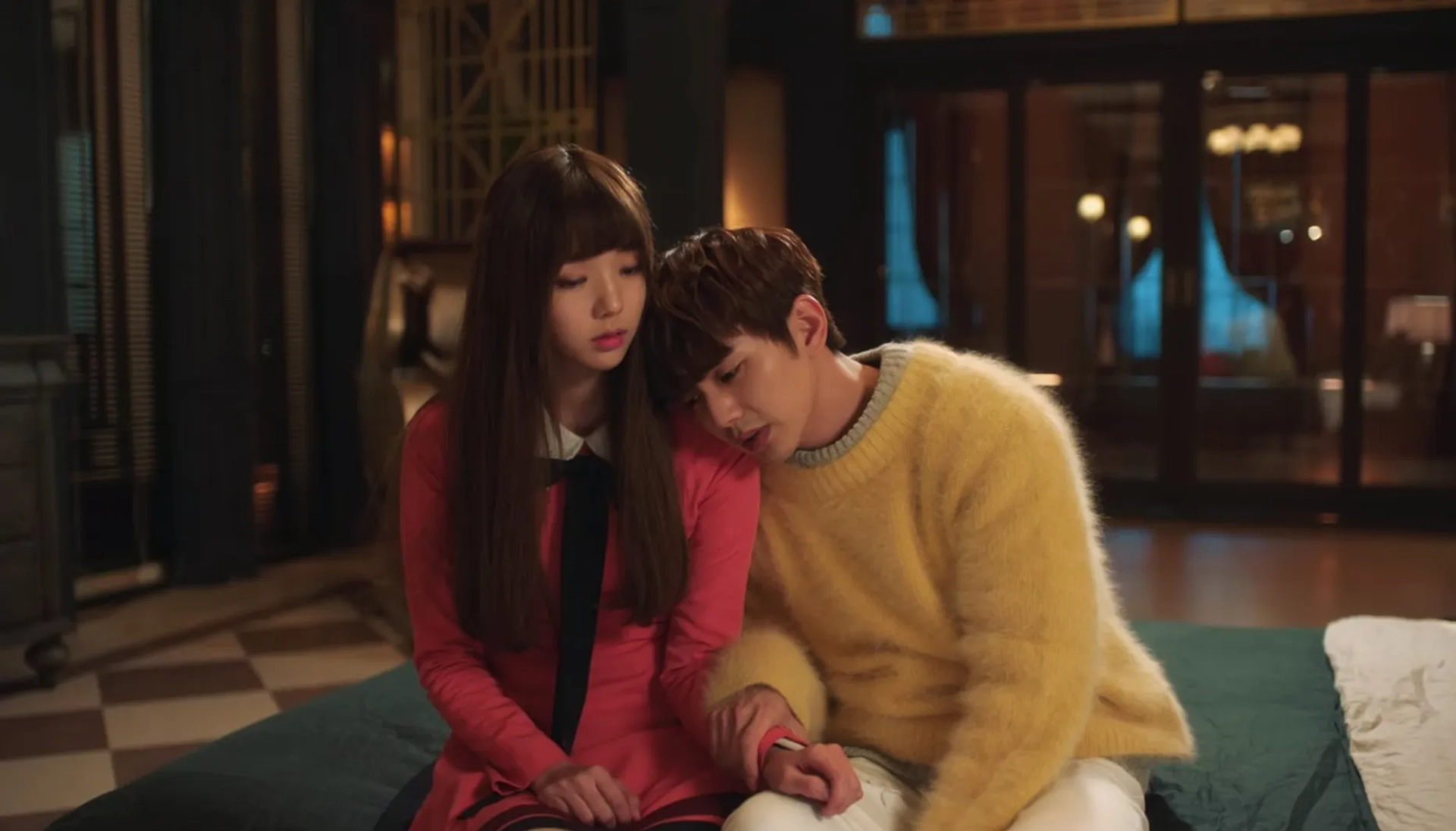 Yoo Seung-ho and Chae Soo-bin in I'm Not a Robot (2017)