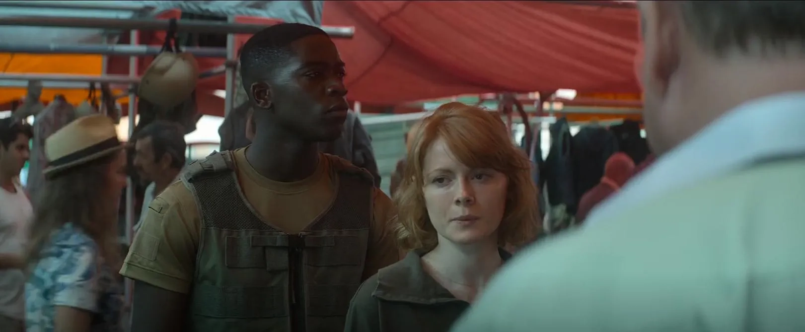 Emily Beecham and Damson Idris in Outside the Wire (2021)