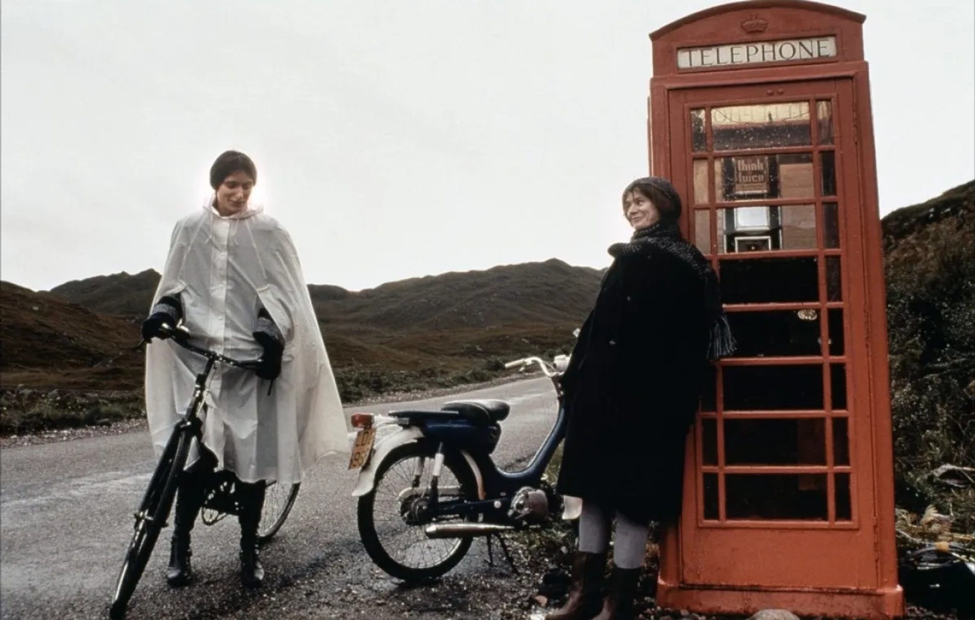 Katrin Cartlidge and Emily Watson in Breaking the Waves (1996)