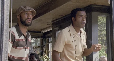 Chiwetel Ejiofor and Common in American Gangster (2007)