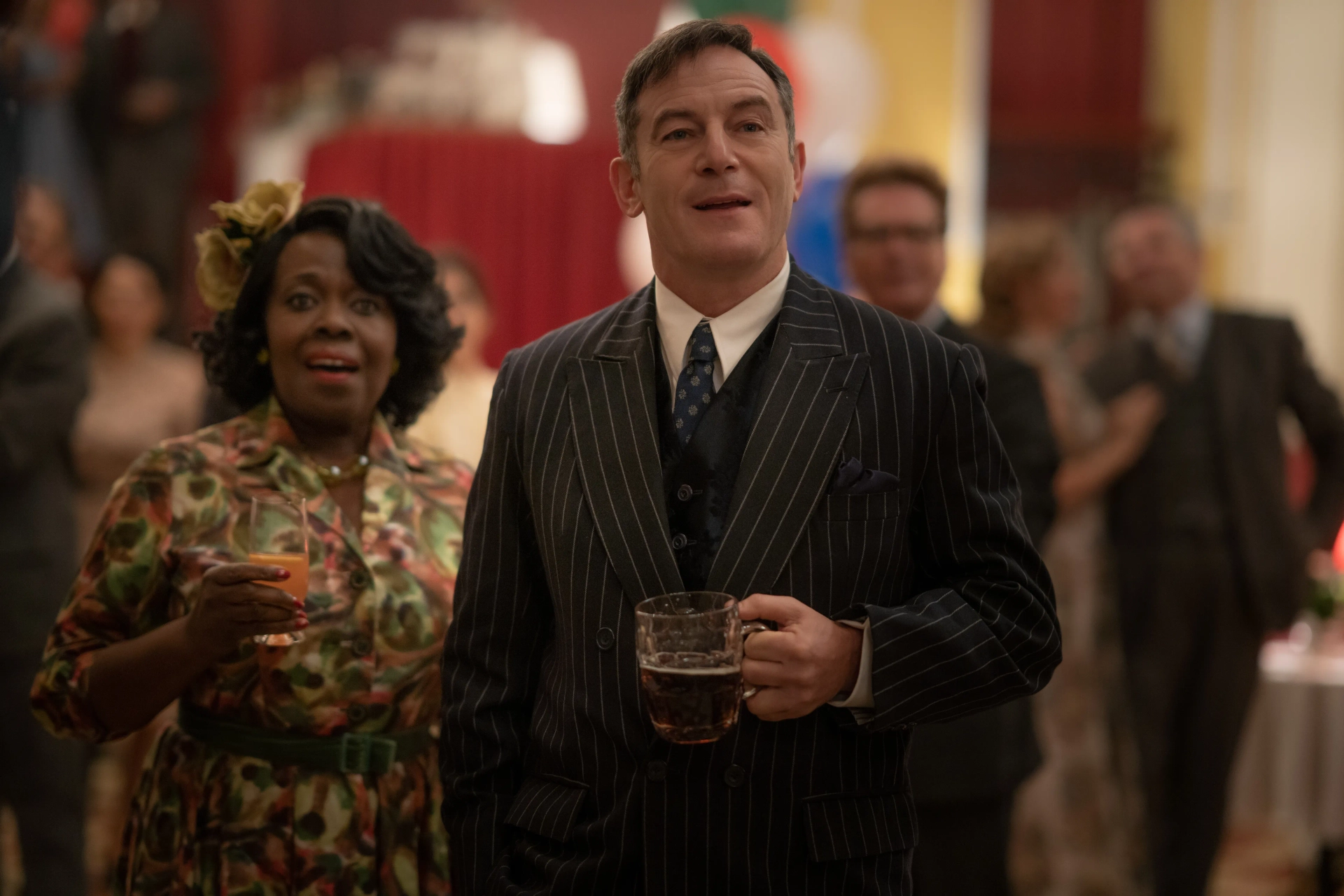 Jason Isaacs and Ellen Thomas in Mrs. Harris Goes to Paris (2022)