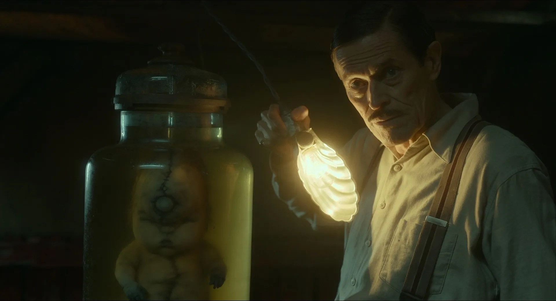 Willem Dafoe in Nightmare Alley (2021)