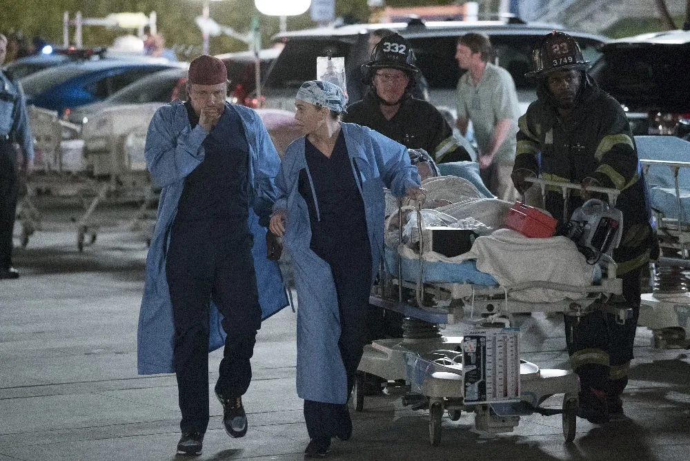 Martin Henderson, Ellen Pompeo, and Nelson Grande in Grey's Anatomy (2005)