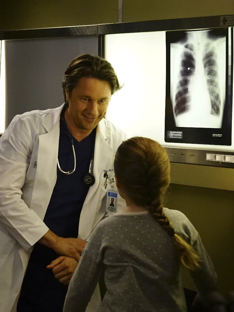 Martin Henderson and Darby Camp in Grey's Anatomy (2005)