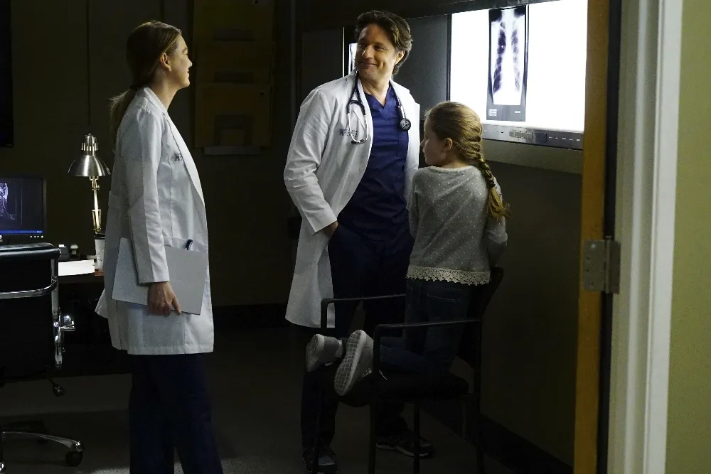 Martin Henderson, Ellen Pompeo, and Darby Camp in Grey's Anatomy (2005)