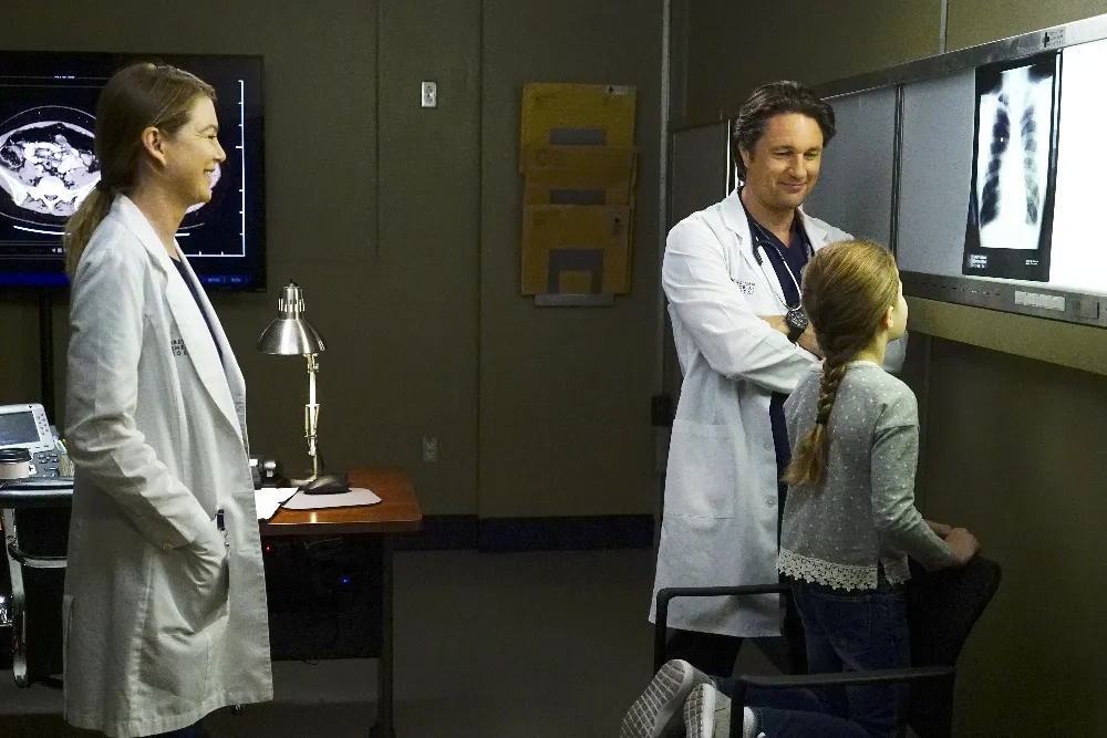Martin Henderson, Ellen Pompeo, and Darby Camp in Grey's Anatomy (2005)