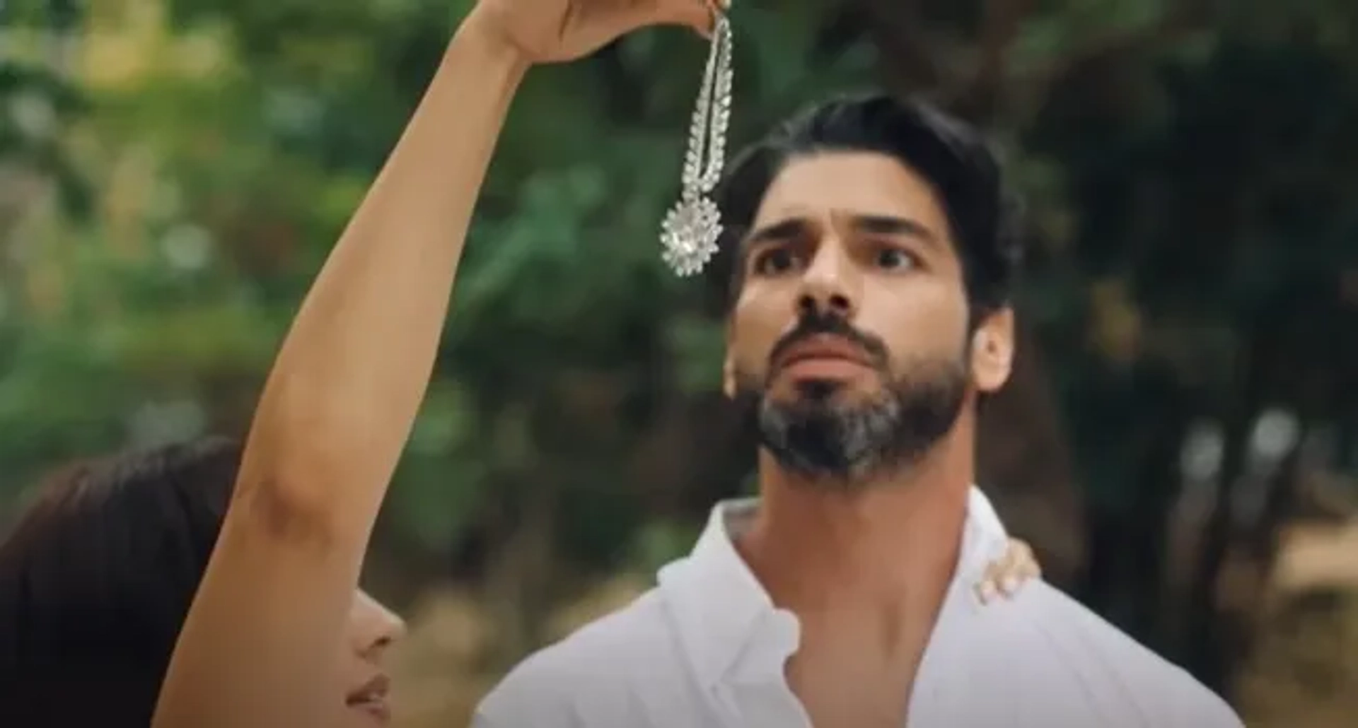 Burcu Özberk and Sükrü Özyildiz in Ruhun Duymaz (2023)