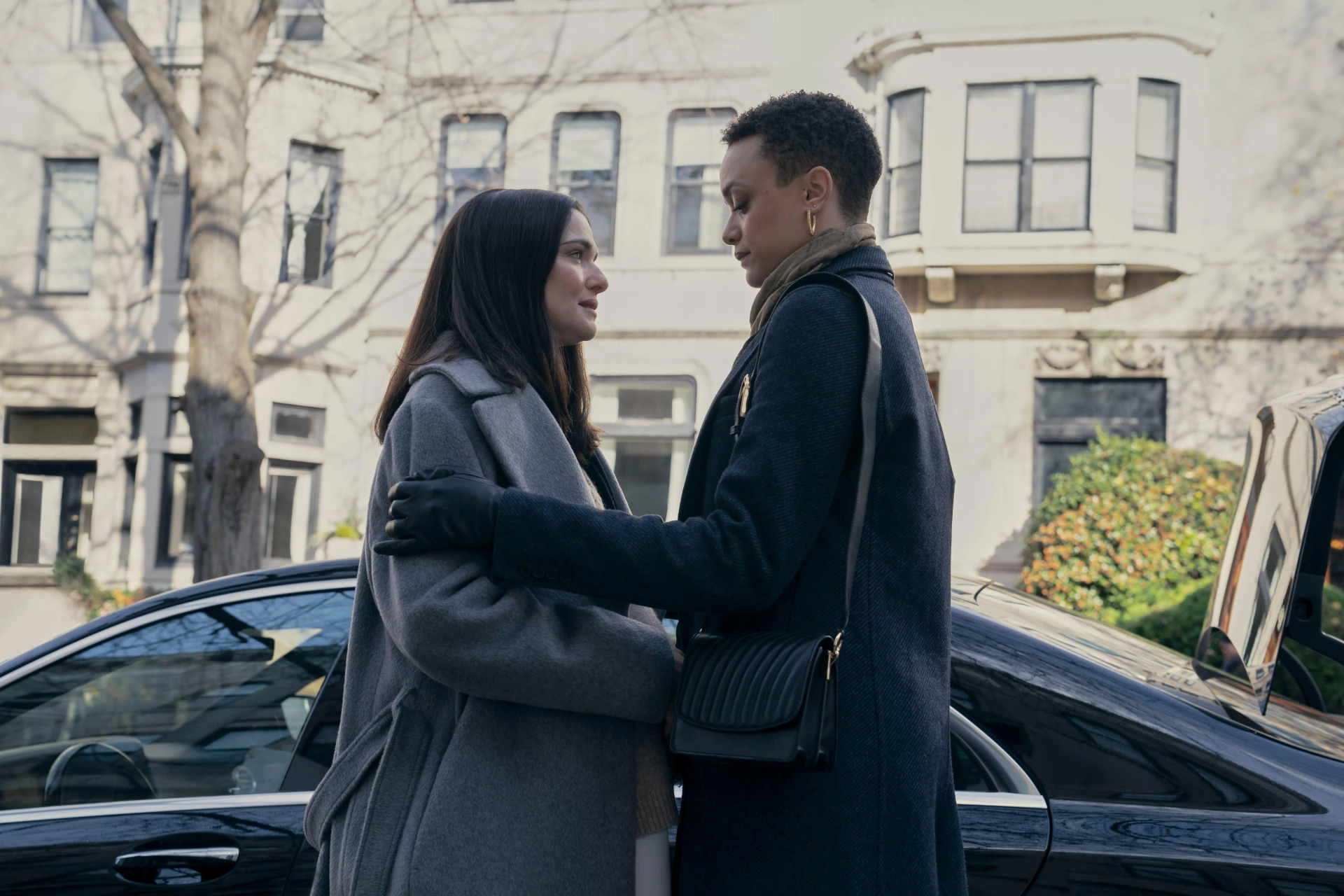 Rachel Weisz and Britne Oldford in Dead Ringers (2023)