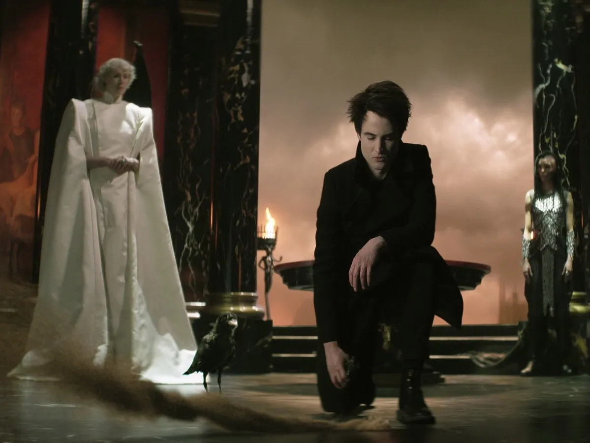 Patton Oswalt, Tom Sturridge, Gwendoline Christie, and Cassie Clare in The Sandman (2022)