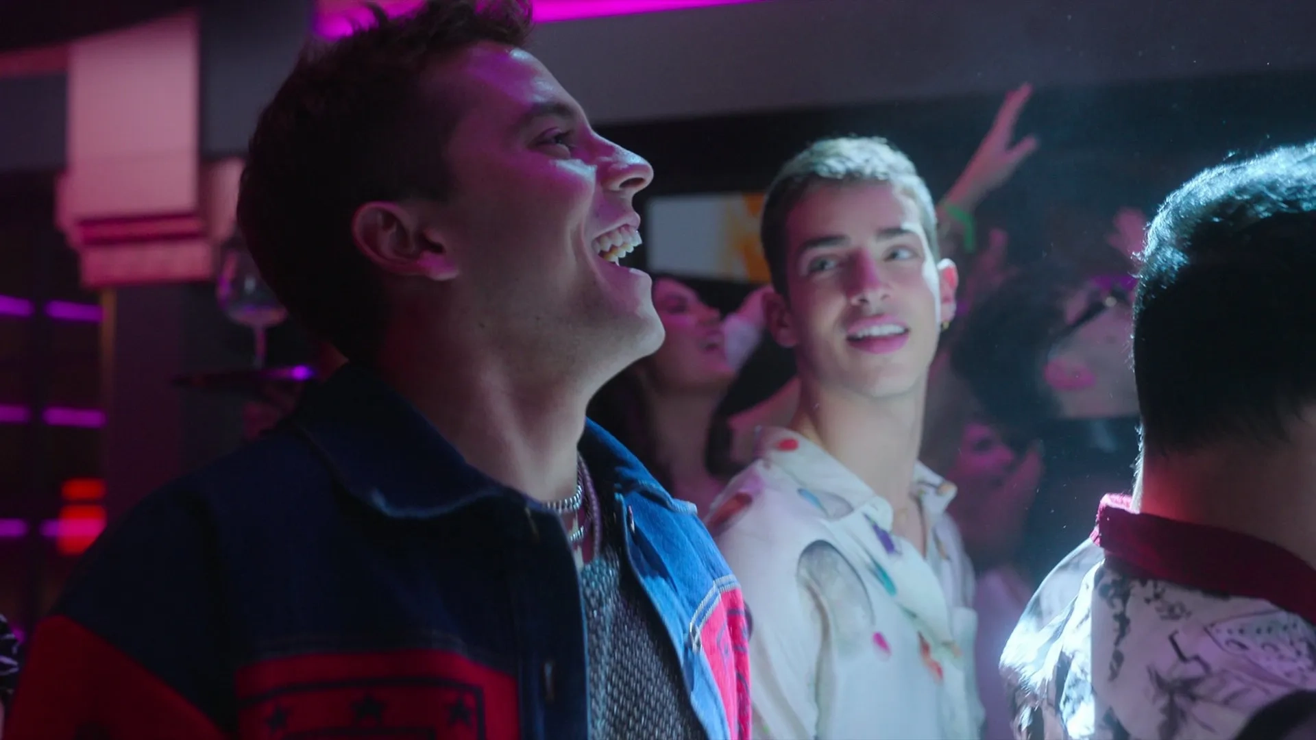 Manu Ríos and André Lamoglia in Elite (2018)