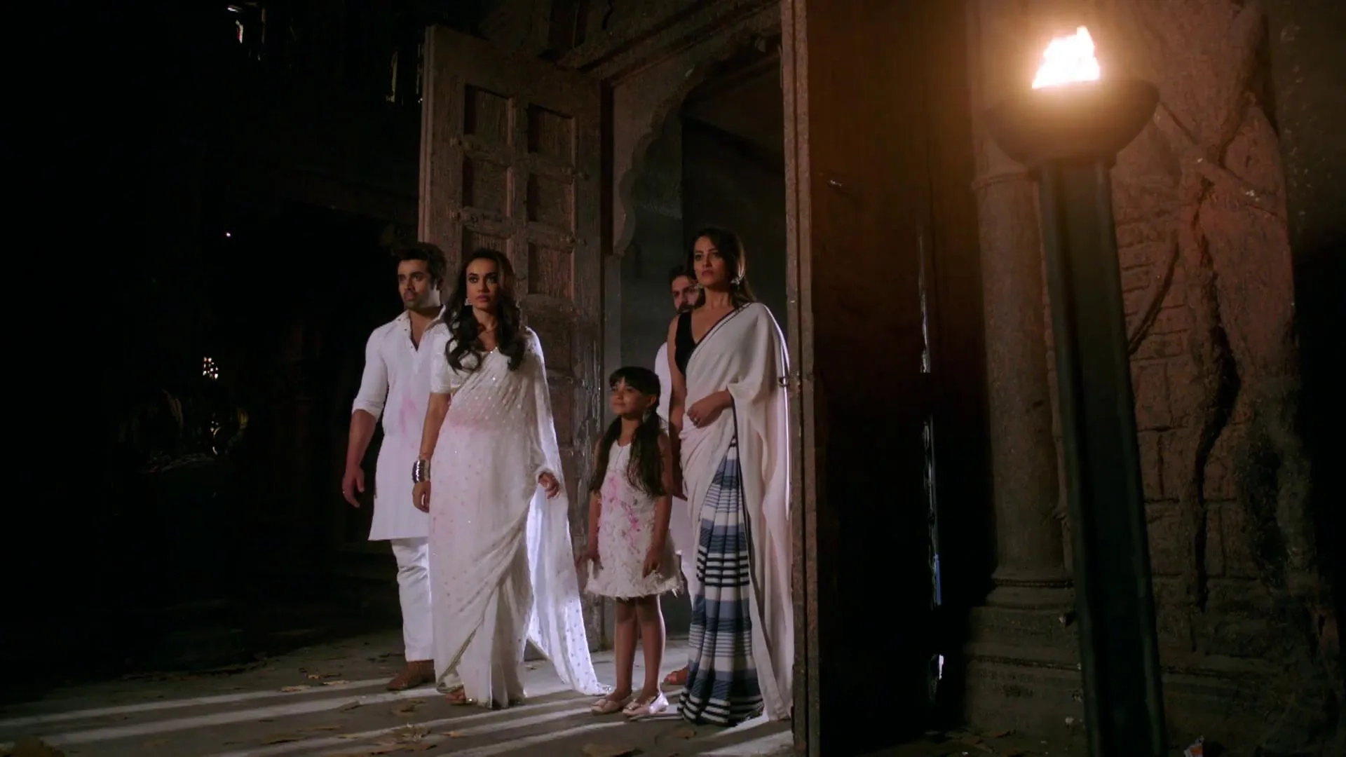 Anita Hassanandani Reddy, Aleena Lambe, Surbhi Jyoti, Rajat Tokas, and Pearl V Puri in Naagin: Episode #3.92 (2019)