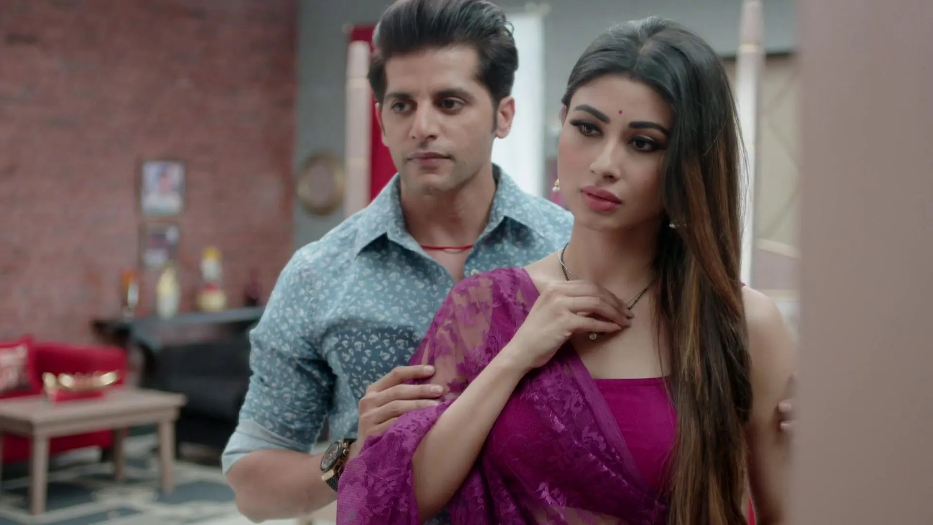 Karanvir Bohra and Mouni Roy in Naagin (2015)