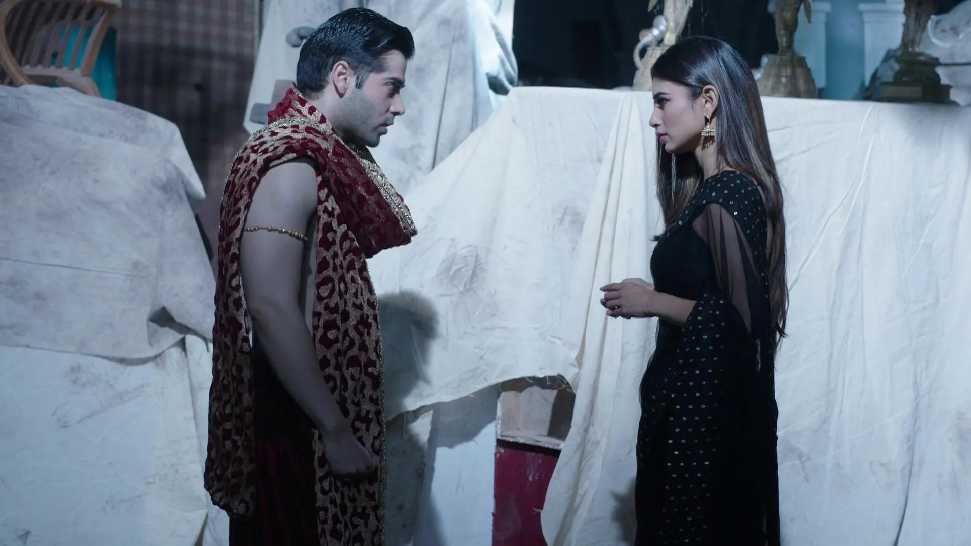 Mouni Roy and Kinshuk Mahajan in Naagin (2015)