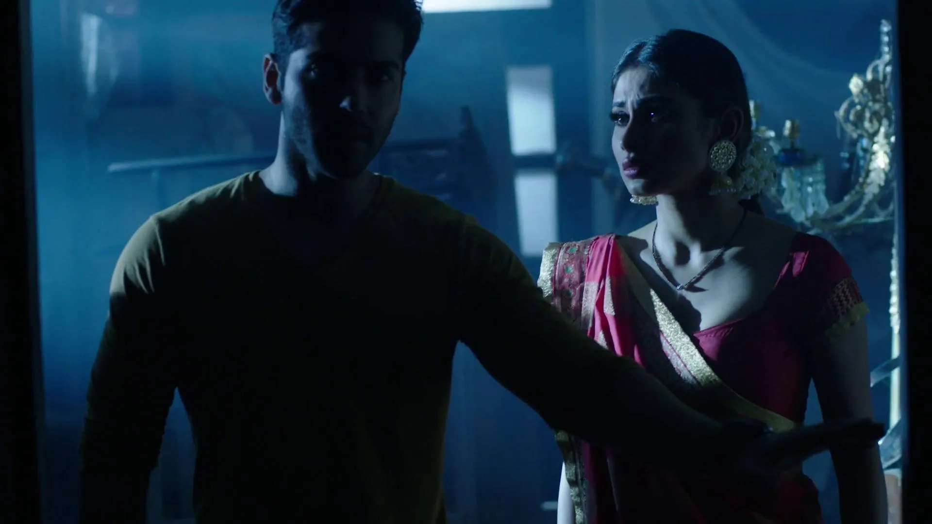 Mouni Roy and Kinshuk Mahajan in Naagin (2015)