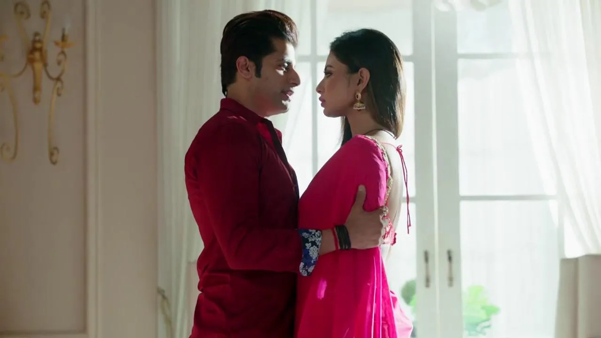 Karanvir Bohra and Mouni Roy in Naagin (2015)