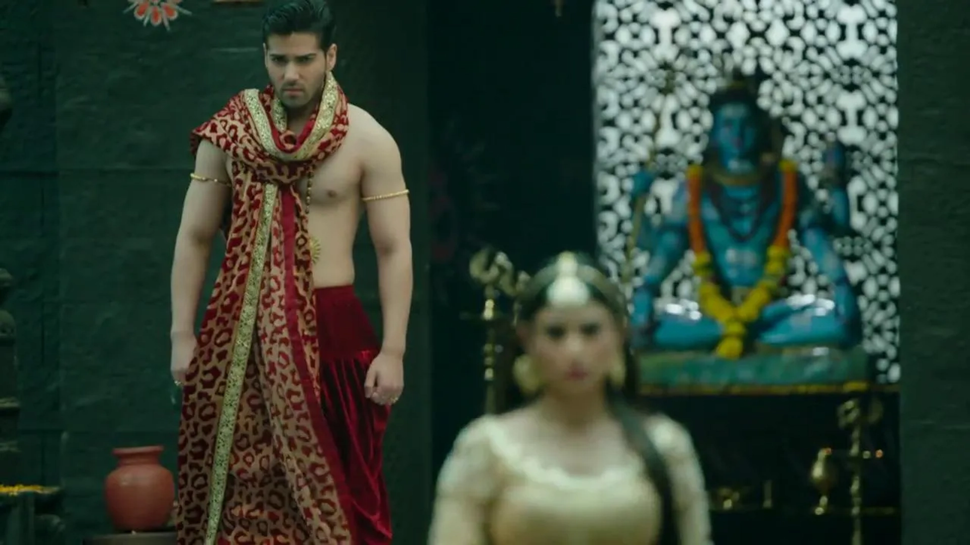 Mouni Roy and Kinshuk Mahajan in Naagin (2015)