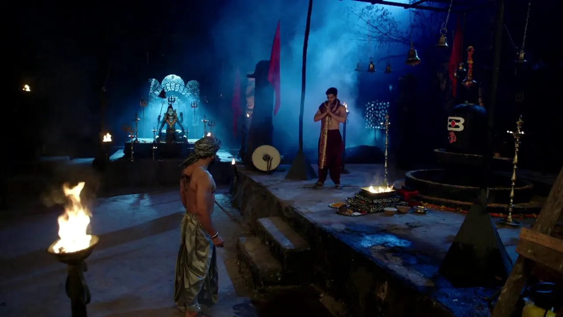 Vineet Kumar Chaudhary and Kinshuk Mahajan in Naagin (2015)