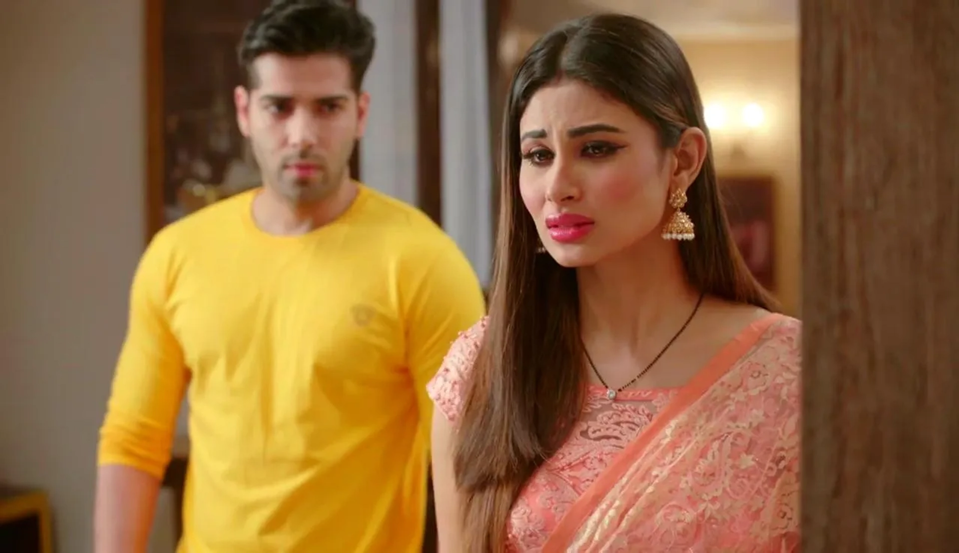 Mouni Roy and Kinshuk Mahajan in Naagin (2015)