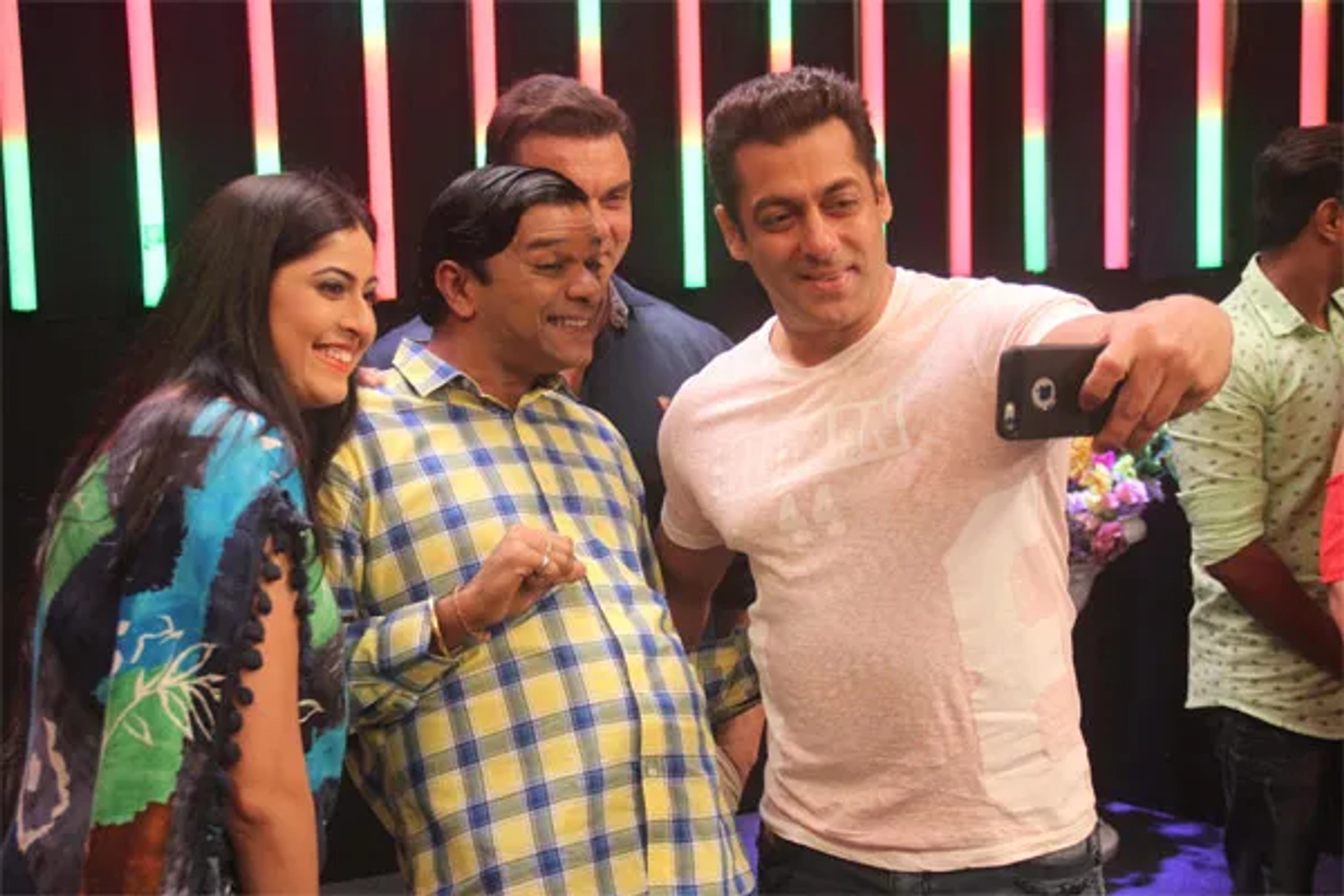 Salman Khan, Sohail Khan, and Tanmay Vekaria in Taarak Mehta Ka Ooltah Chashmah (2008)