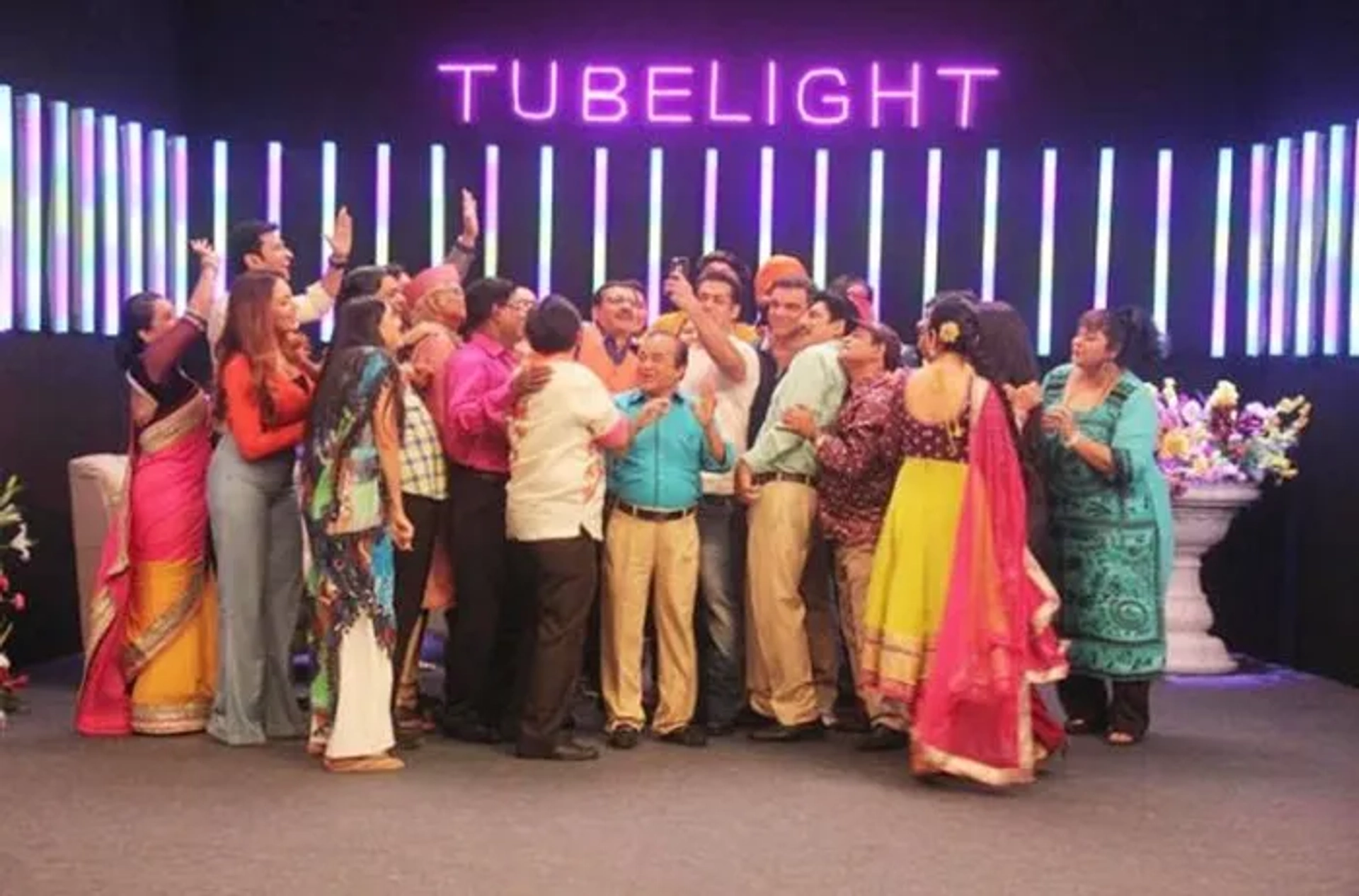 Salman Khan, Sohail Khan, Ghanshyam Nayak, Dilip Joshi, Munmun Dutta, Kavi Kumar Azad, Jennifer Mistry Bansiwal, Sailesh Lodha, Amit Bhatt, Mandar Chandwadkar, Neha Mehta, Gurcharan Singh, Tanuj Mahashabde, Sonalika Joshi, Samay Shah, Shyam Pathak, Kush Shah, Ambika Ranjankar, Tanmay Vekaria, Nidhi Bhanushali, and Raj Anadkat in Taarak Mehta Ka Ooltah Chashmah (2008)