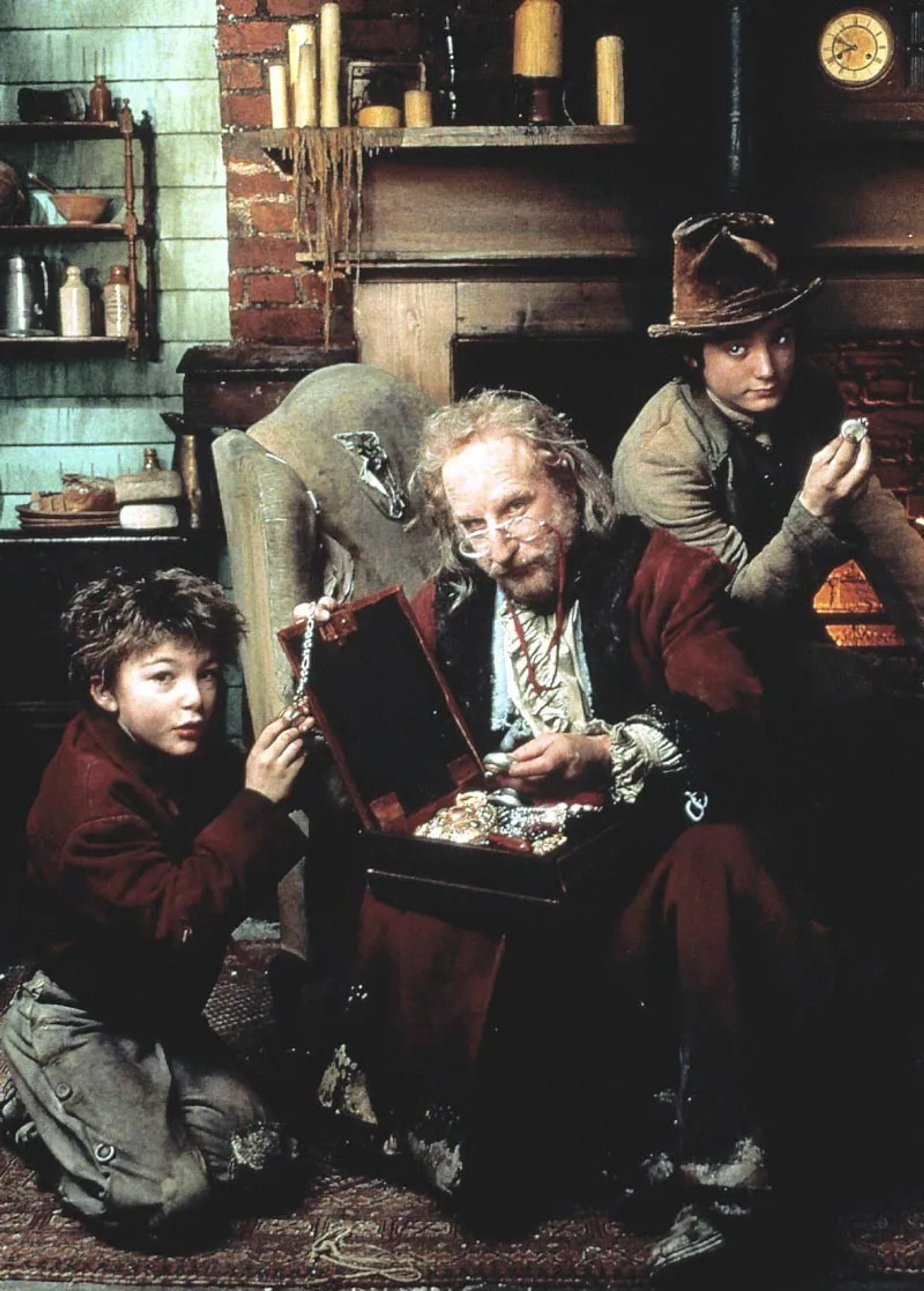 Richard Dreyfuss, Elijah Wood, and Alex Trench in The Wonderful World of Disney: Oliver Twist (1997)