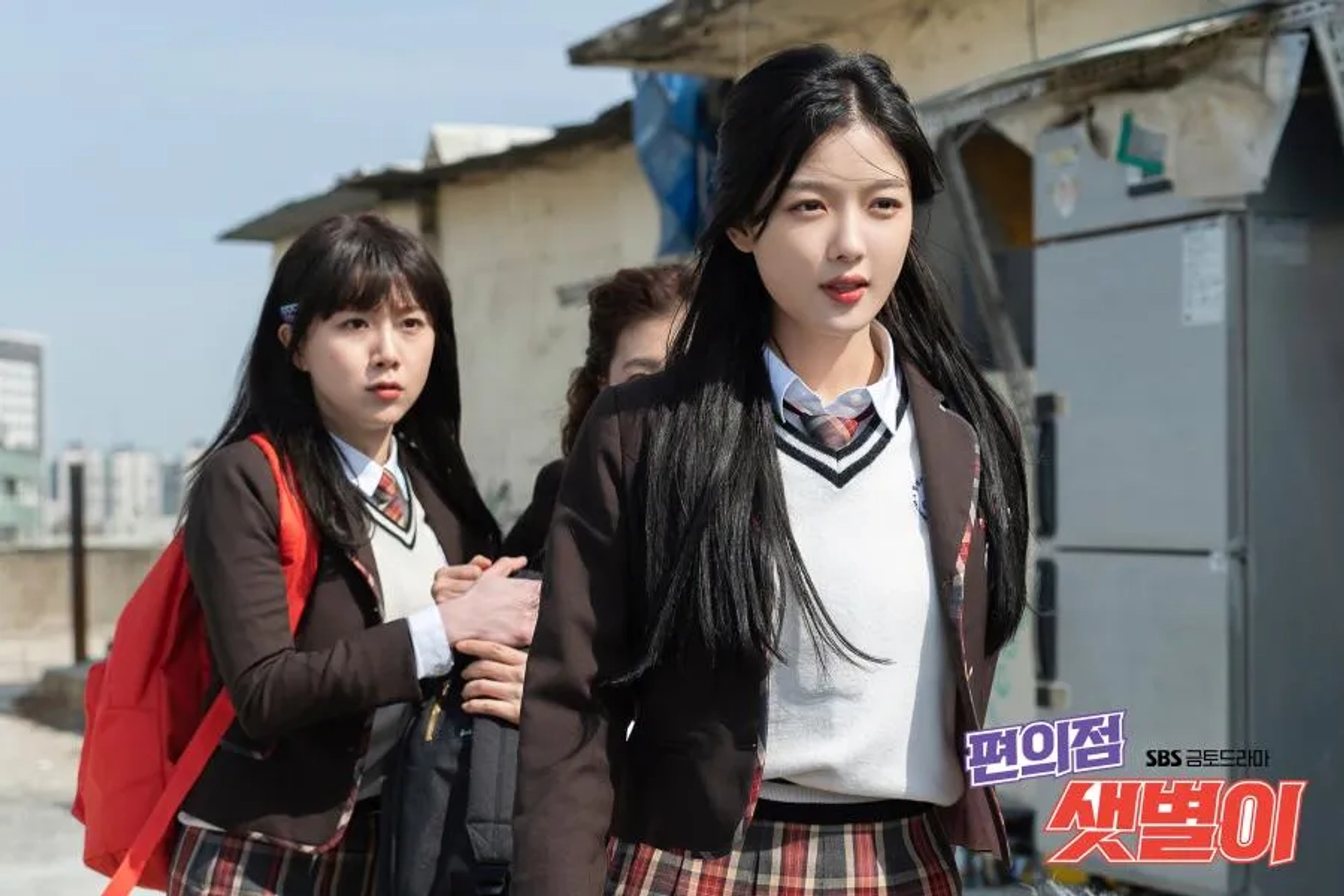 Yoon Soo and Yoo-jung Kim in Backstreet Rookie (2020)