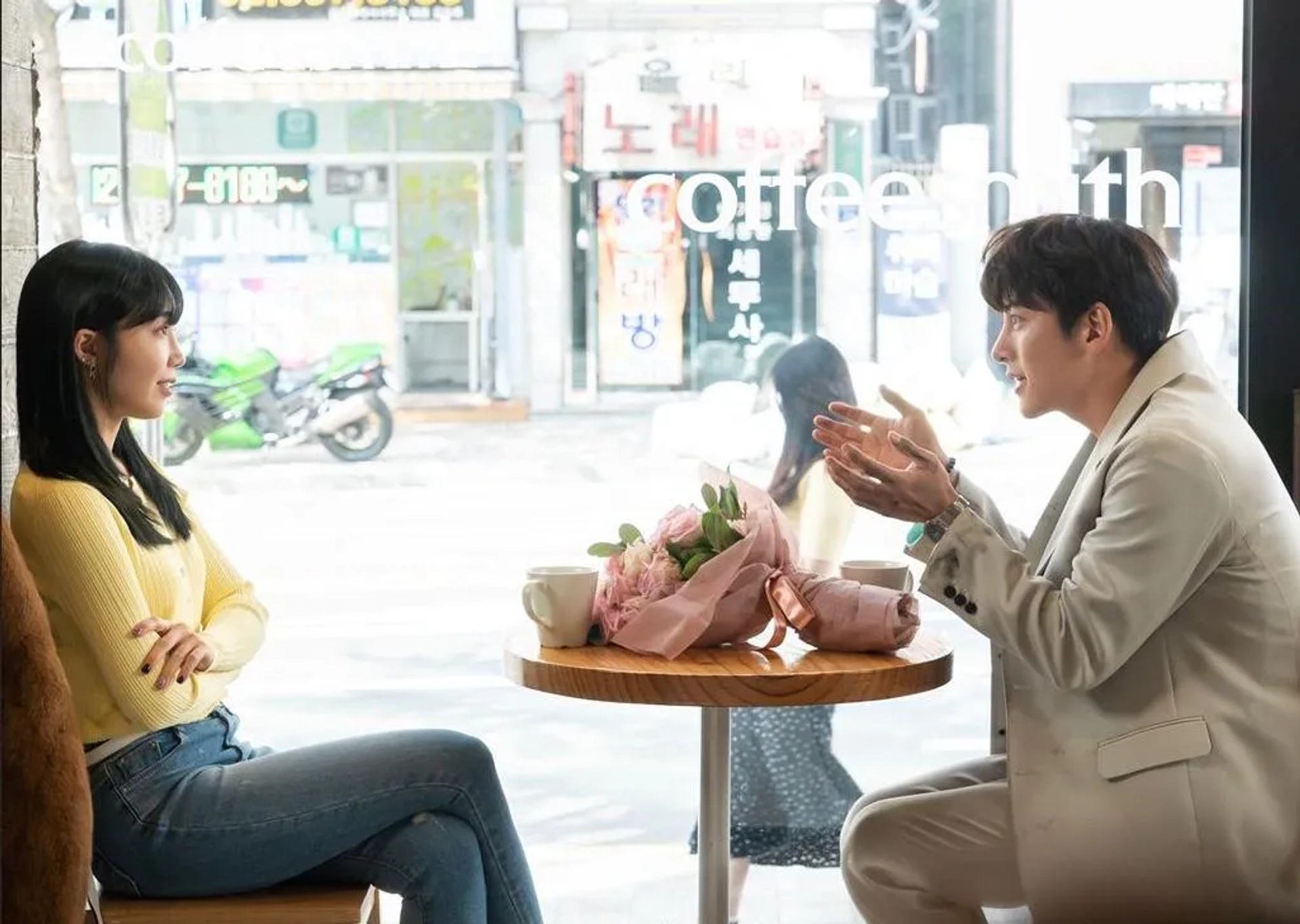 Ji Chang-wook and Eun-ji Jung in Backstreet Rookie (2020)