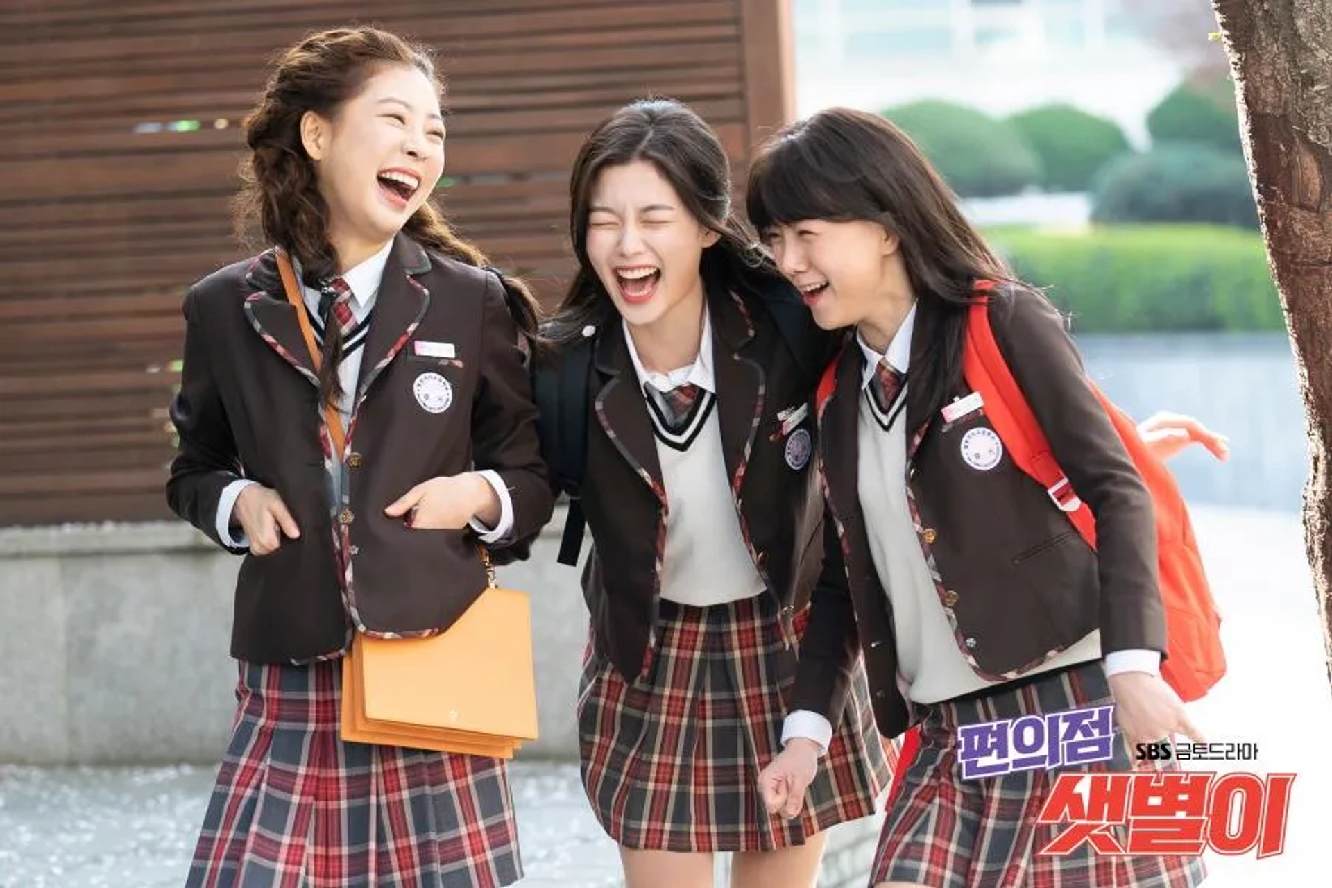 Seo Ye-hwa, Yoon Soo, and Yoo-jung Kim in Backstreet Rookie (2020)