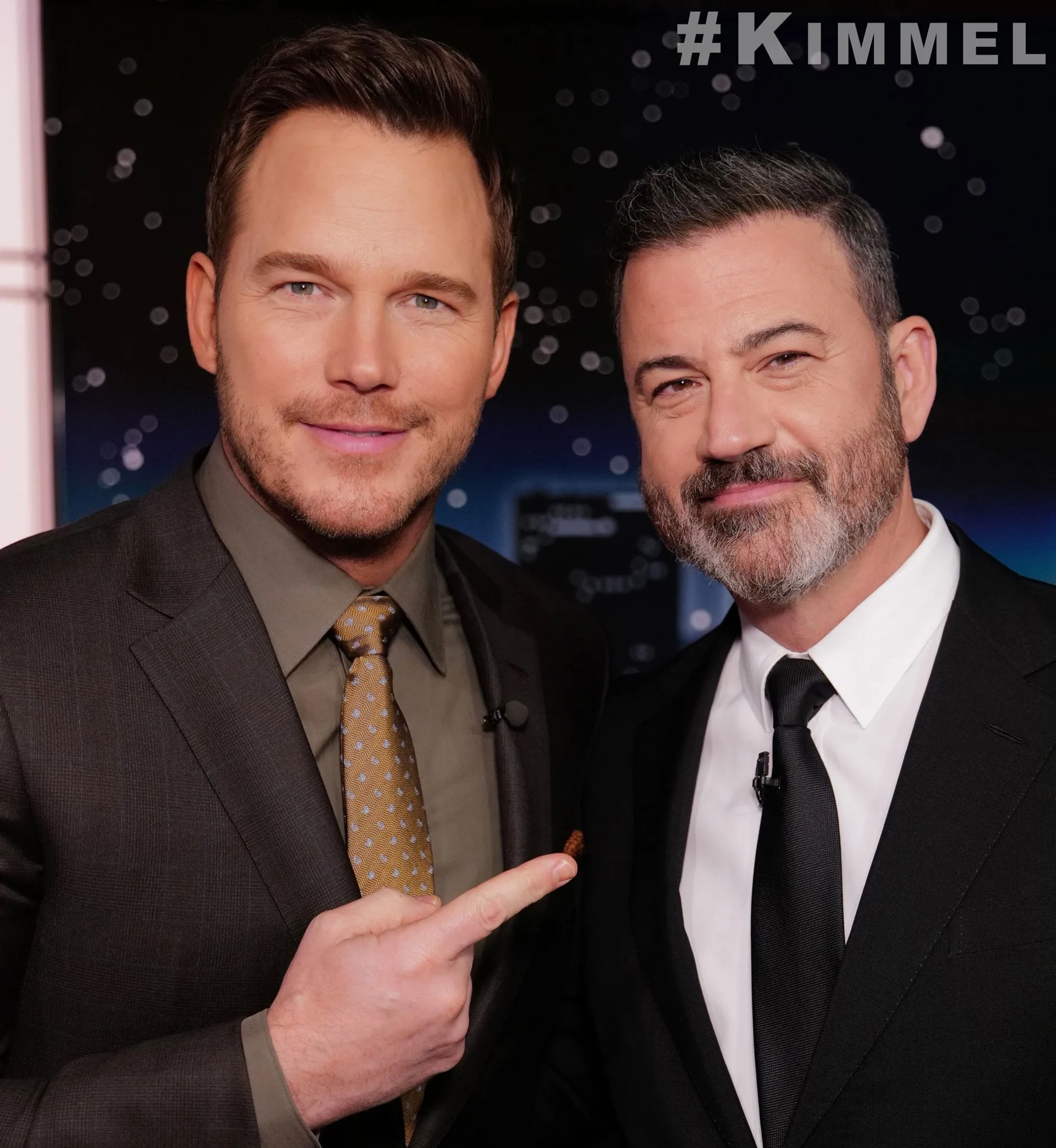 Jimmy Kimmel and Chris Pratt in Jimmy Kimmel Live! (2003)